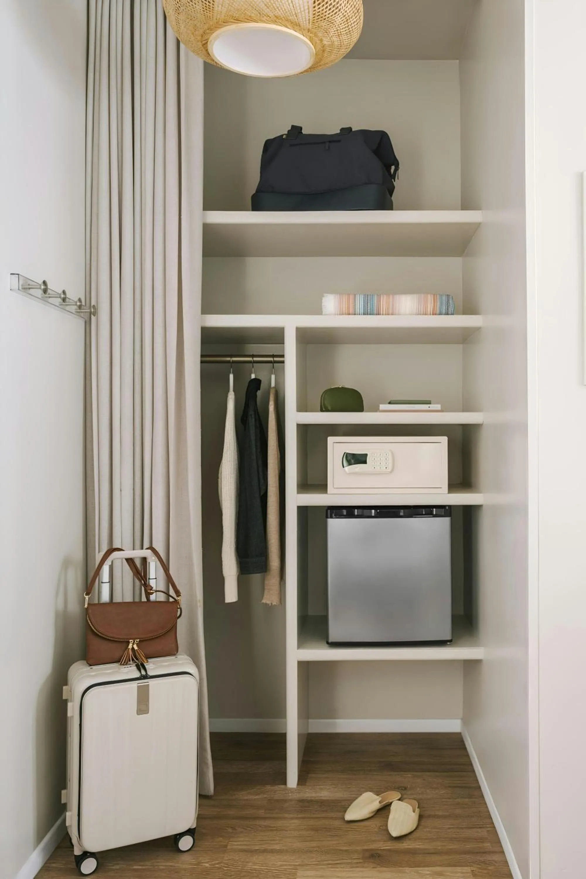 Bedroom in Beverly Terrace Hotel Beverly Hills, Sonder by Marriott Bonvoy