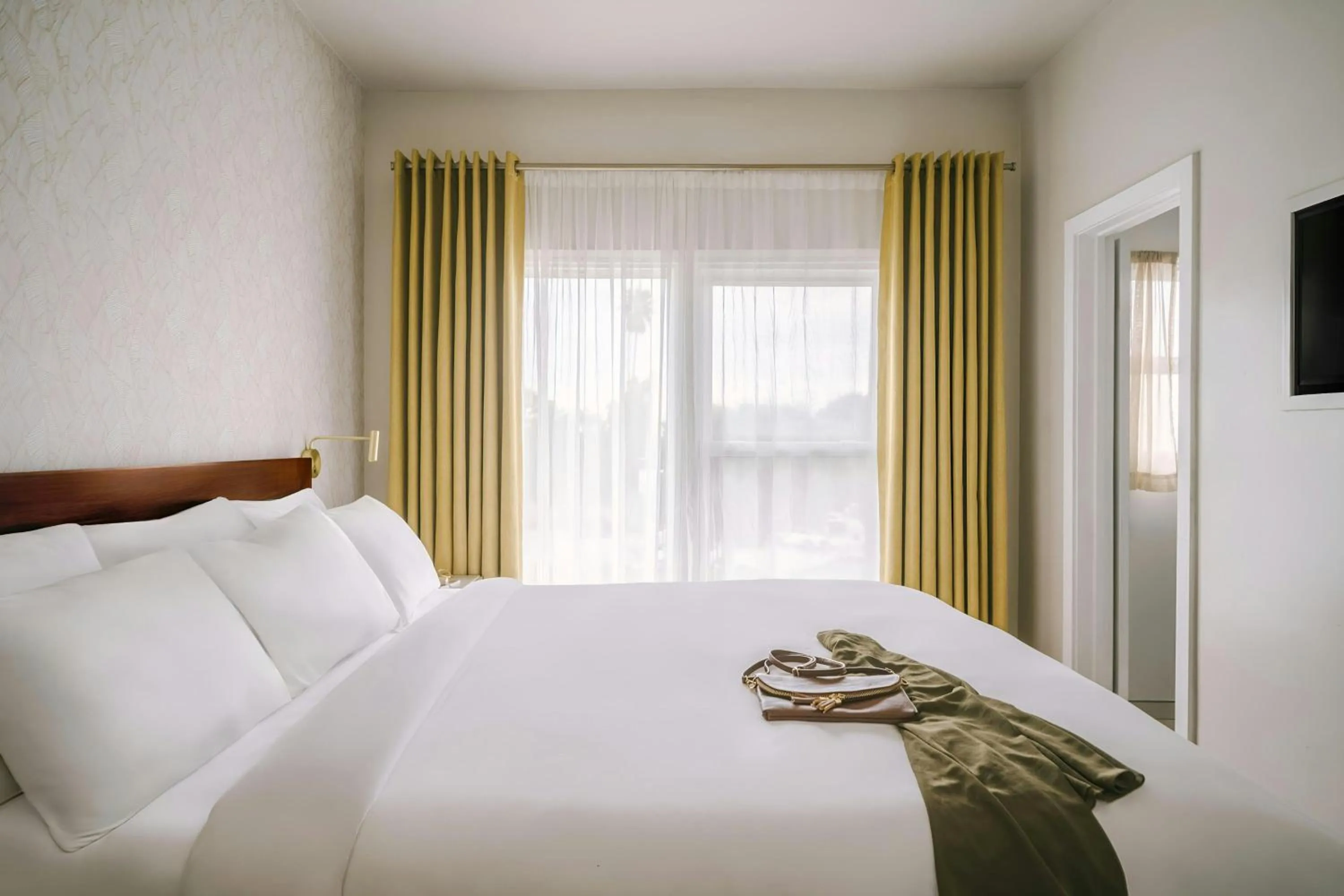 Bedroom, Bed in Beverly Terrace Hotel Beverly Hills, Sonder by Marriott Bonvoy