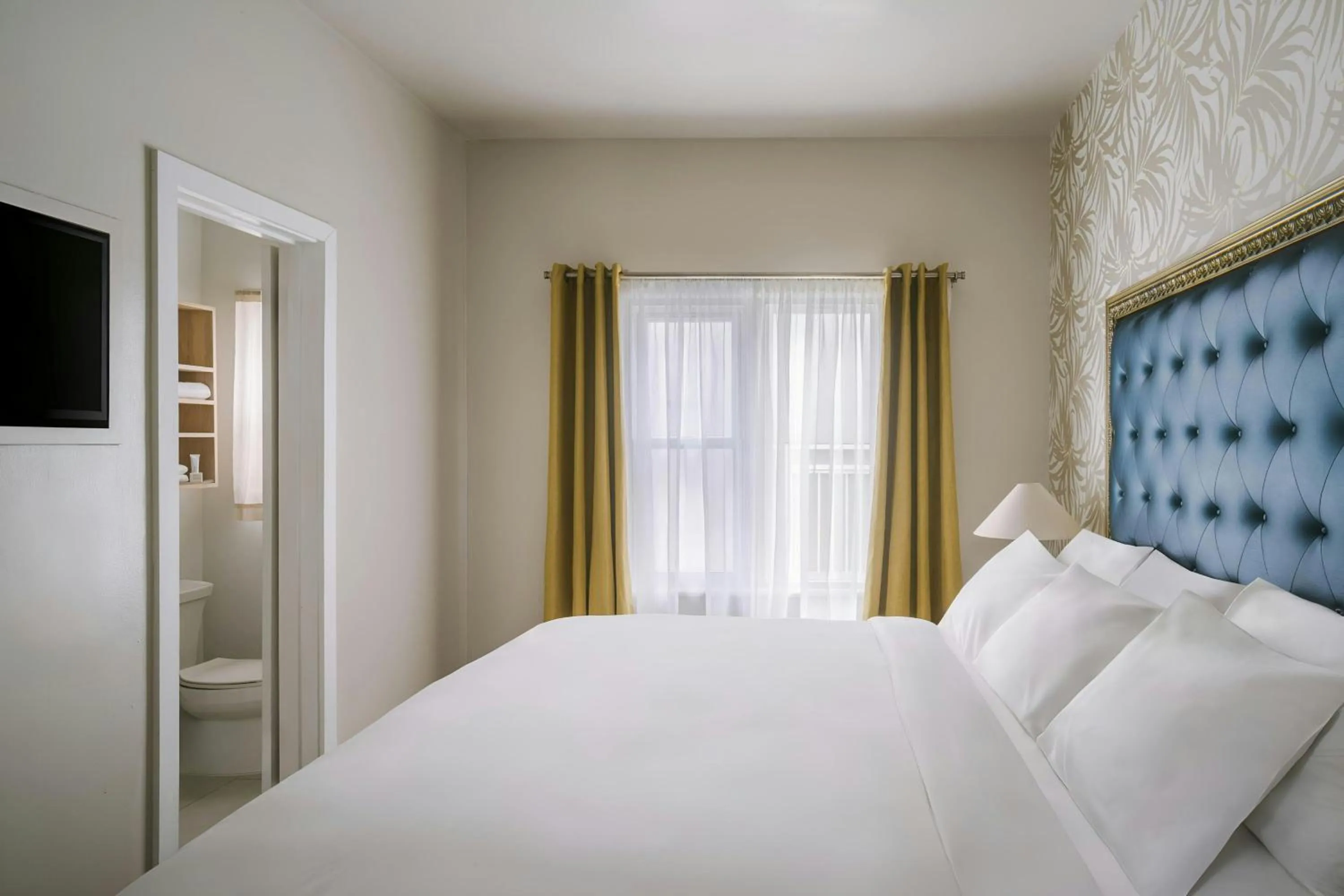 Bedroom, Bed in Beverly Terrace Hotel Beverly Hills, Sonder by Marriott Bonvoy