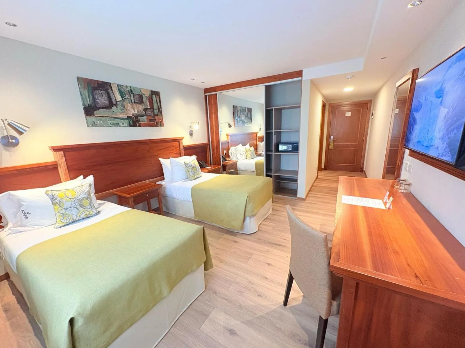 Photo of the whole room, Bed in Konke Calafate Hotel