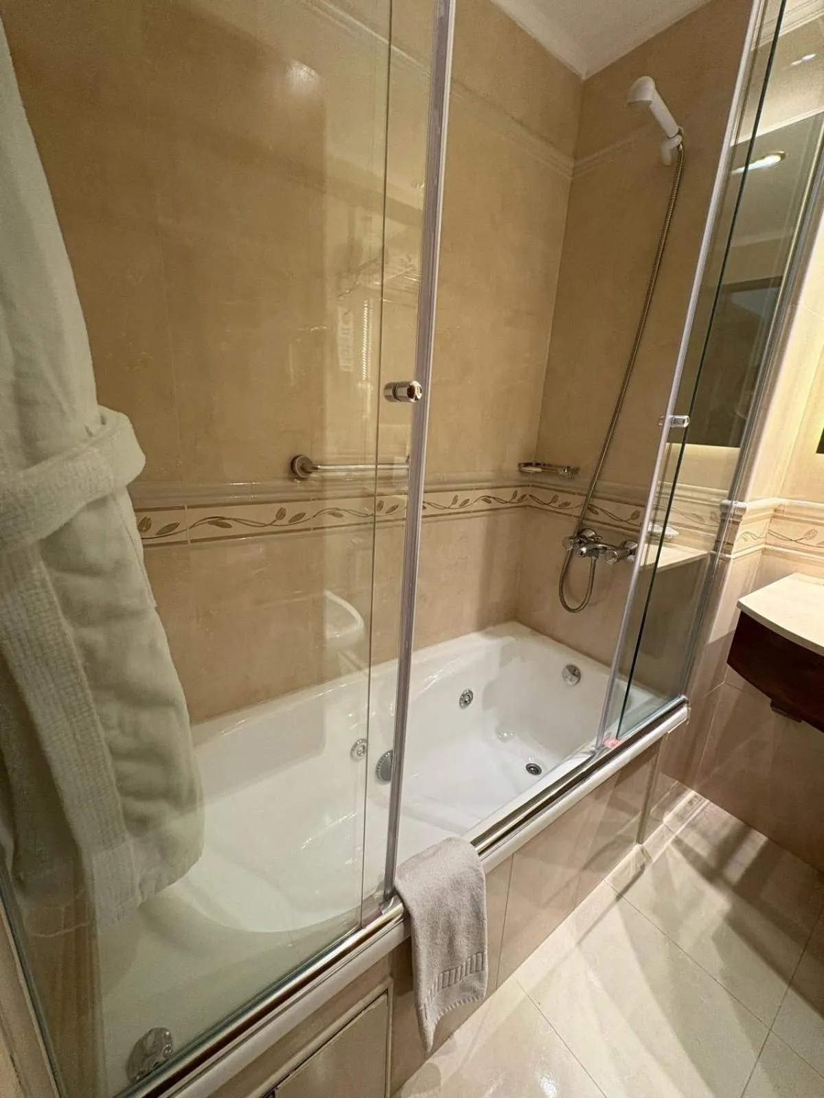 Hot Tub in Konke Calafate Hotel