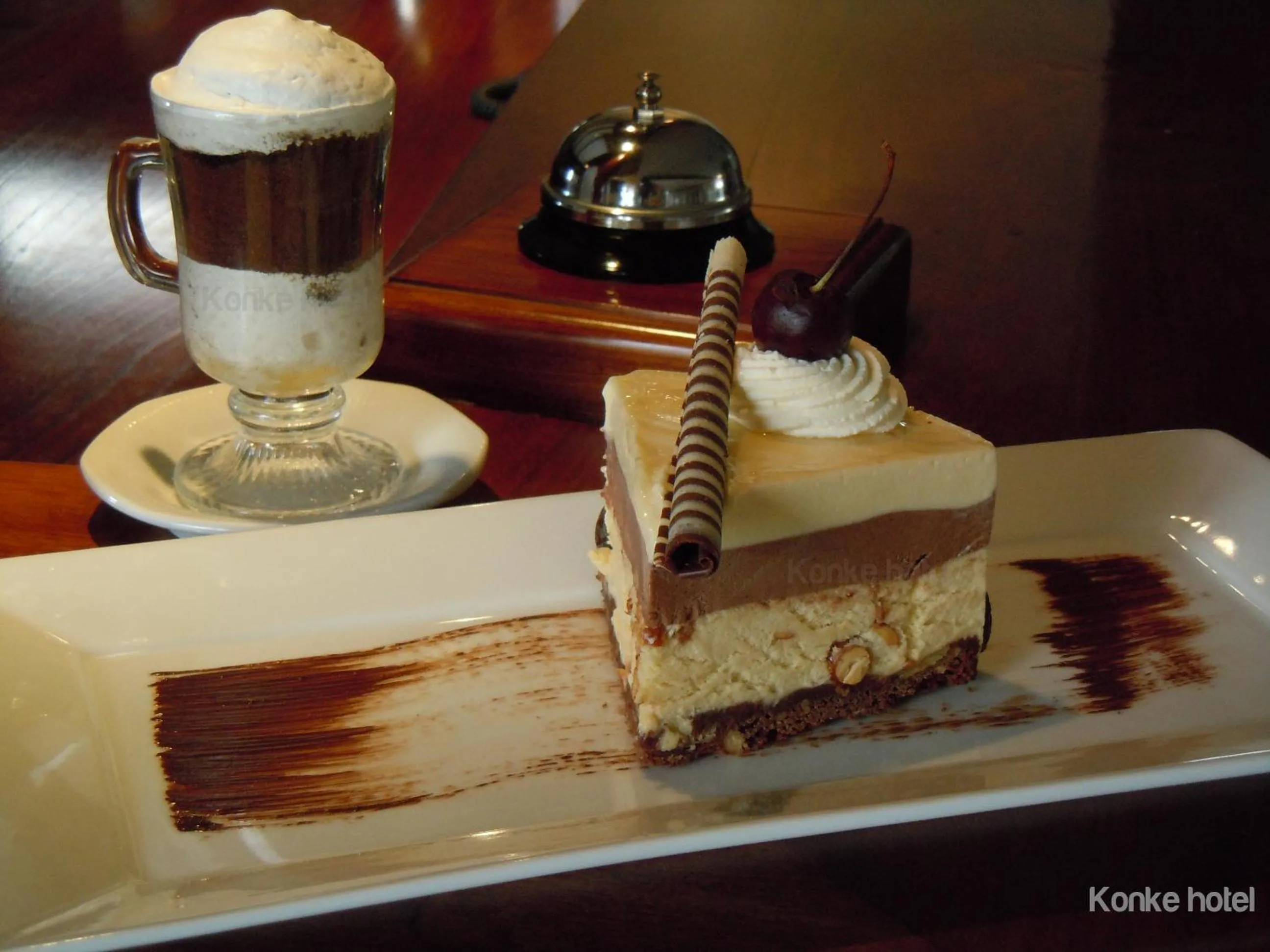 Lounge or bar in Konke Calafate Hotel