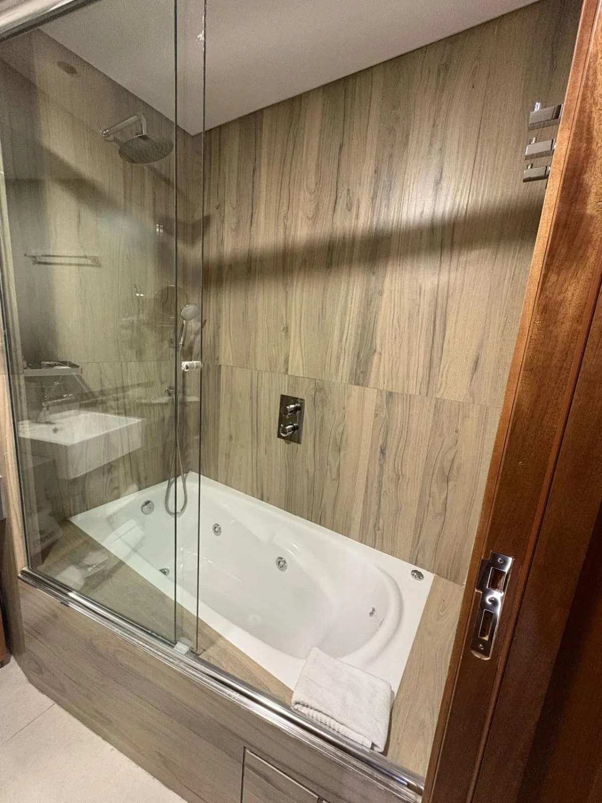 Bath in Konke Calafate Hotel