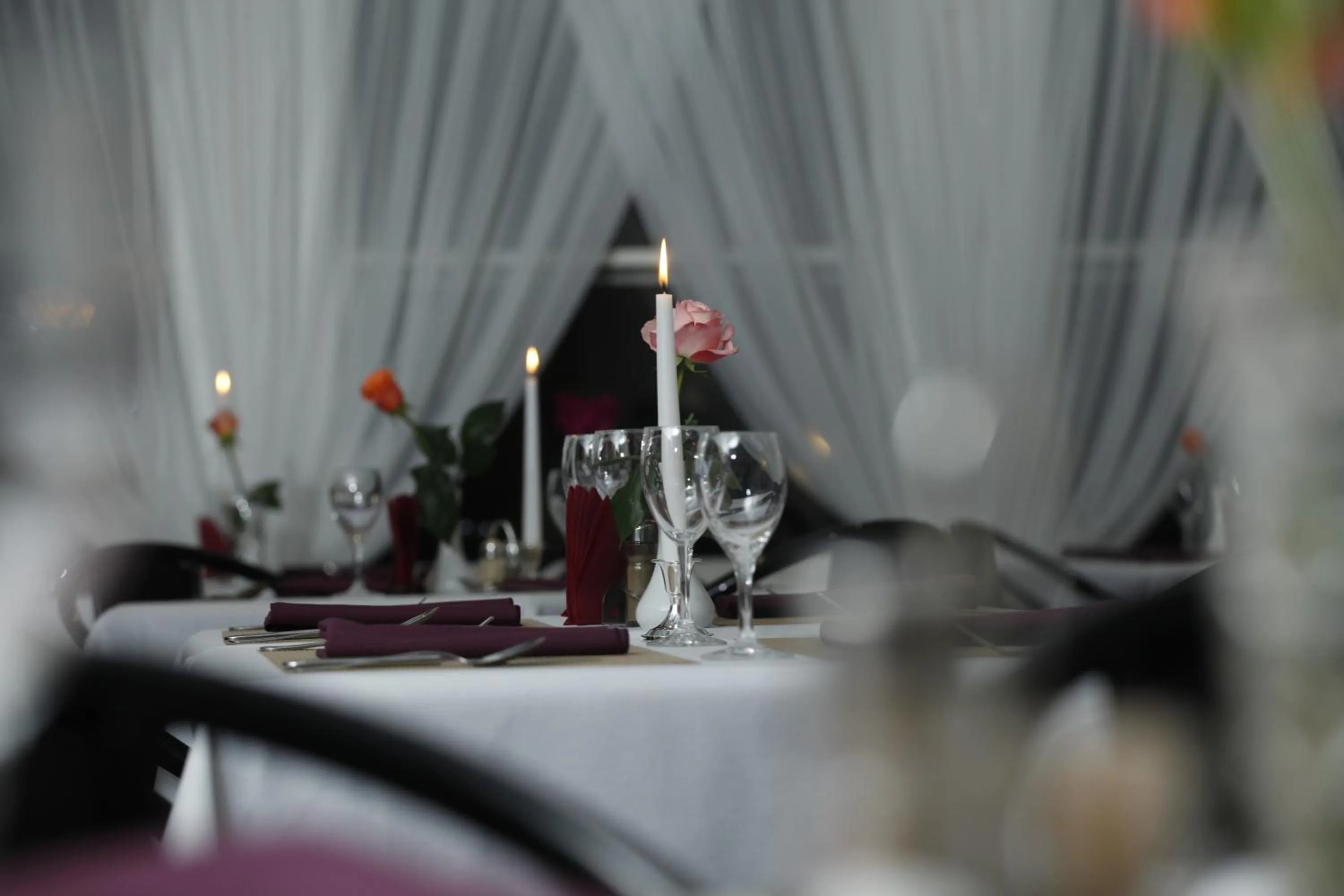 Restaurant/places to eat in Airport Hotel Mara