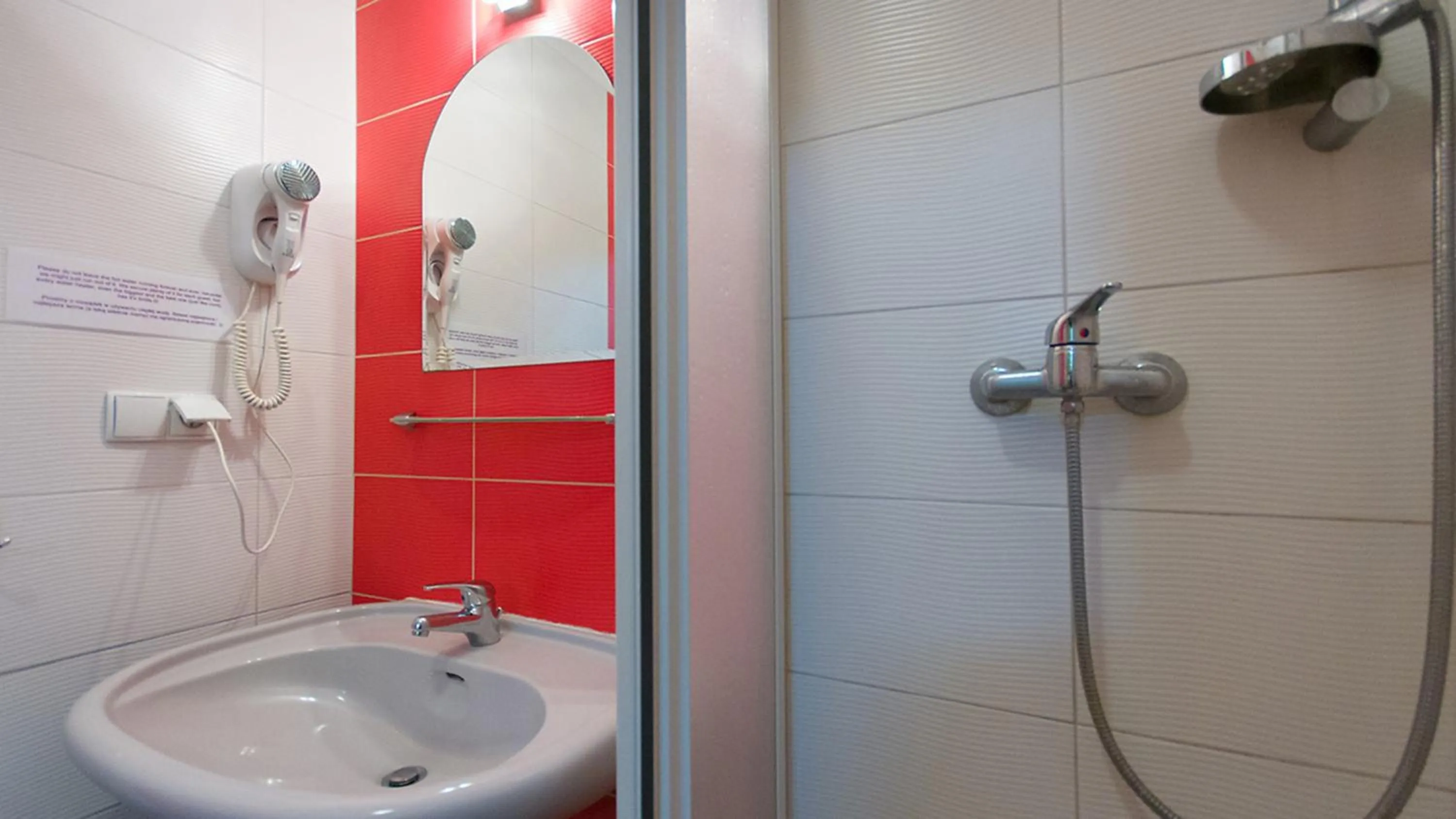 Shower in Helvetia Plus B&B - PRIVATE ROOMS and APARTMENTS
