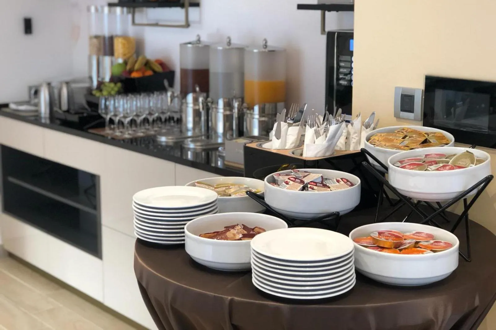 Breakfast in Antunović Hotel East