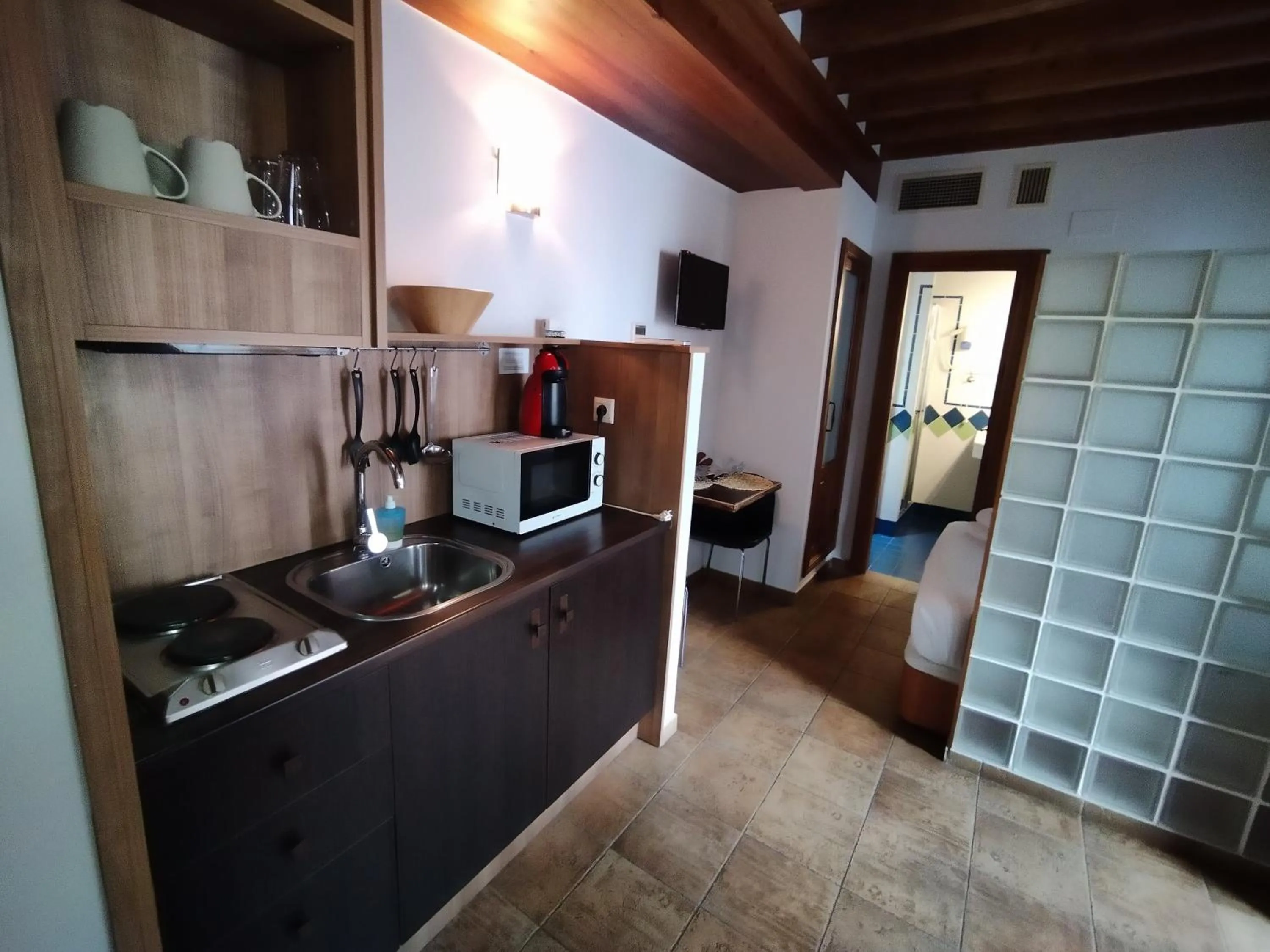 TV and multimedia in Apartamentos Alhambra