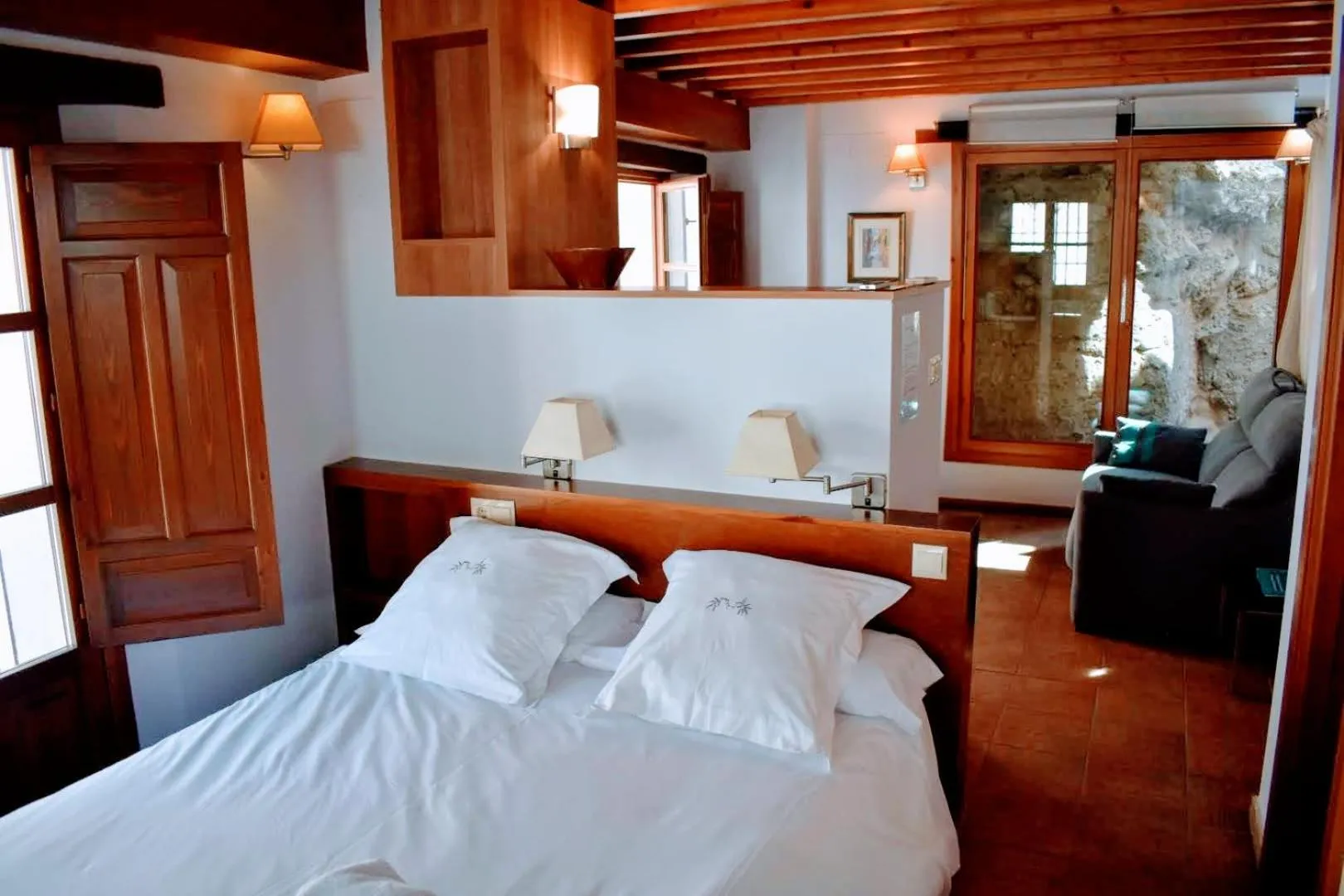 Photo of the whole room, Bed in Apartamentos Alhambra