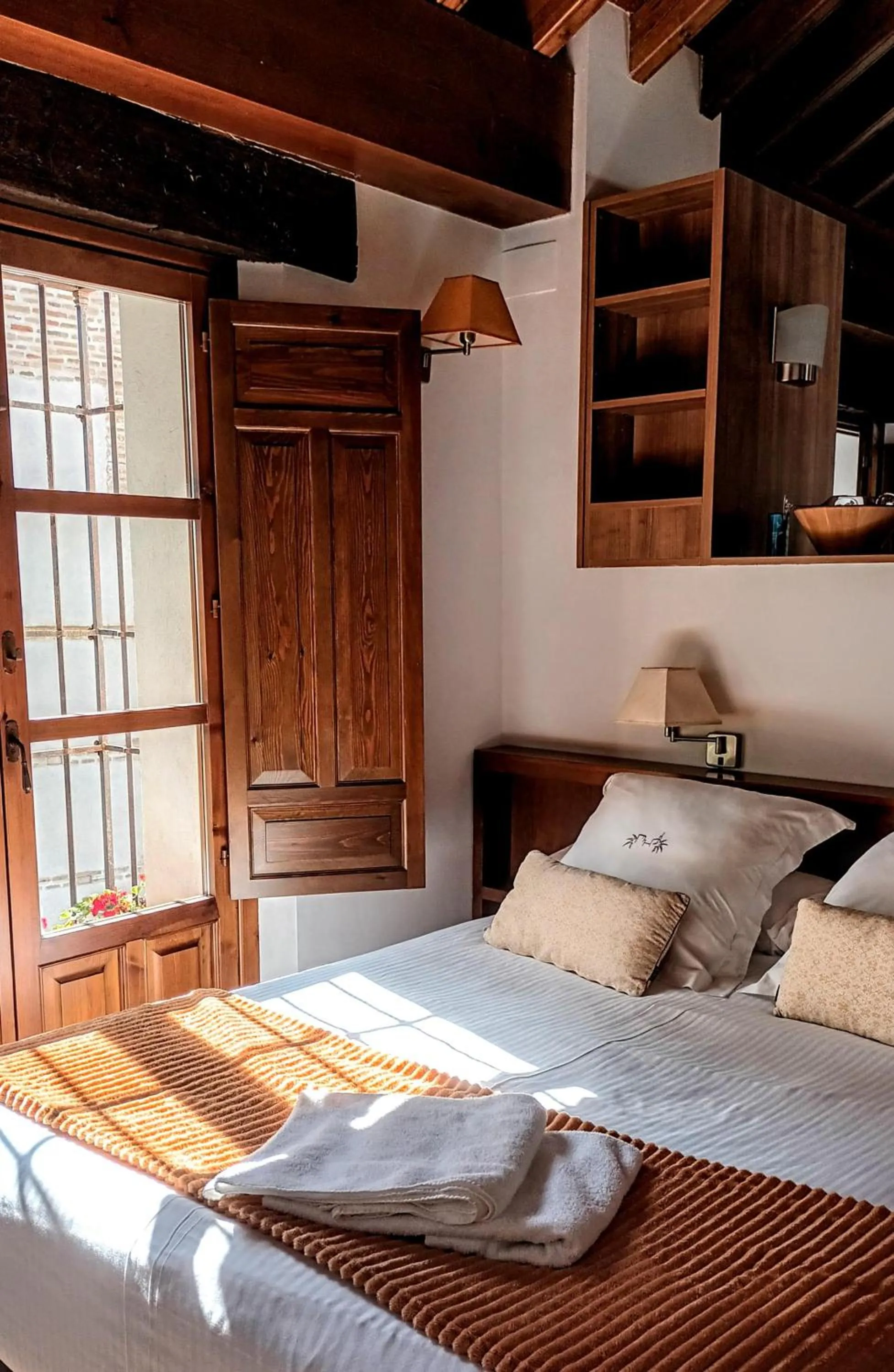 Bed in Apartamentos Alhambra