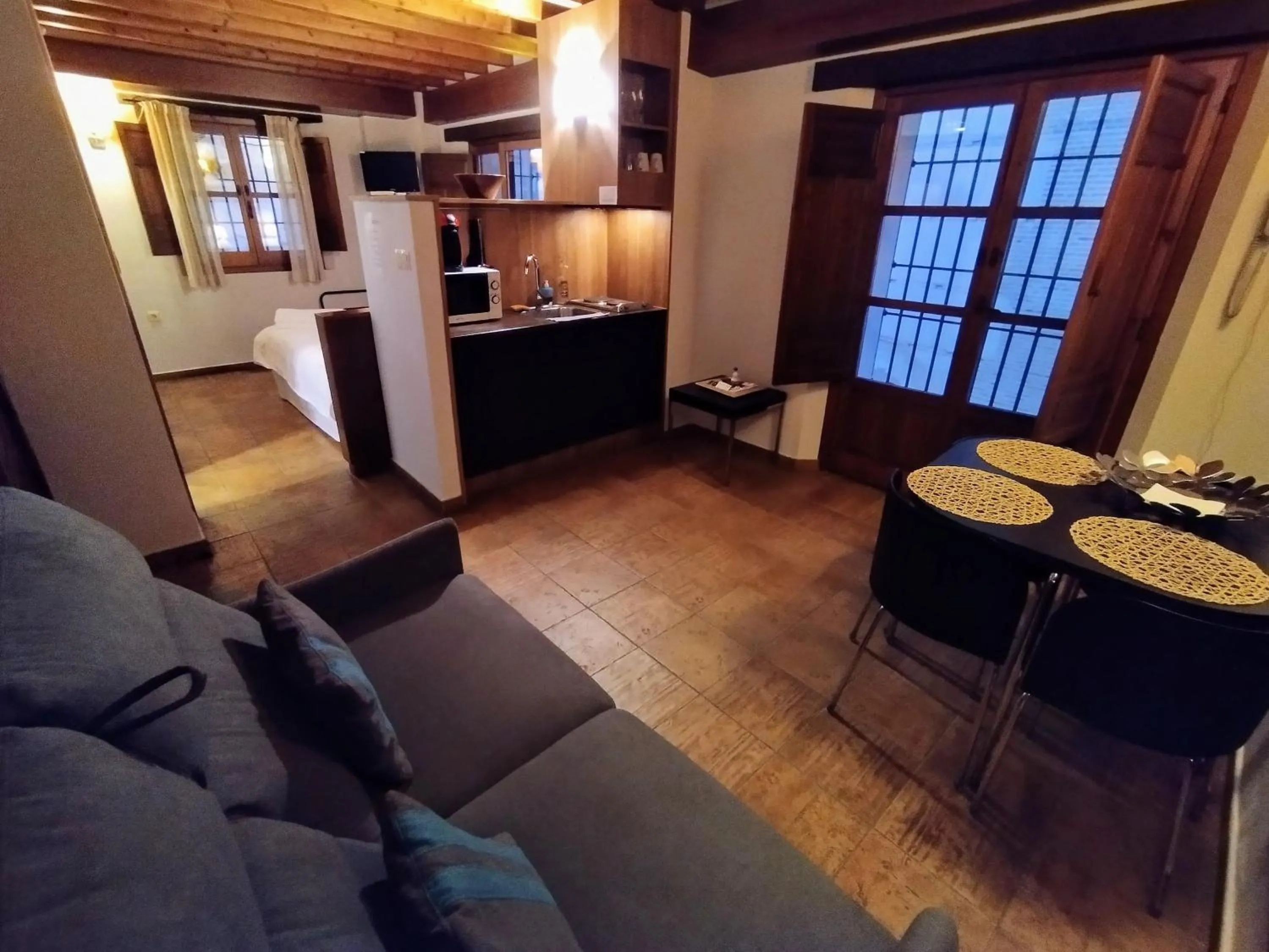 Photo of the whole room in Apartamentos Alhambra