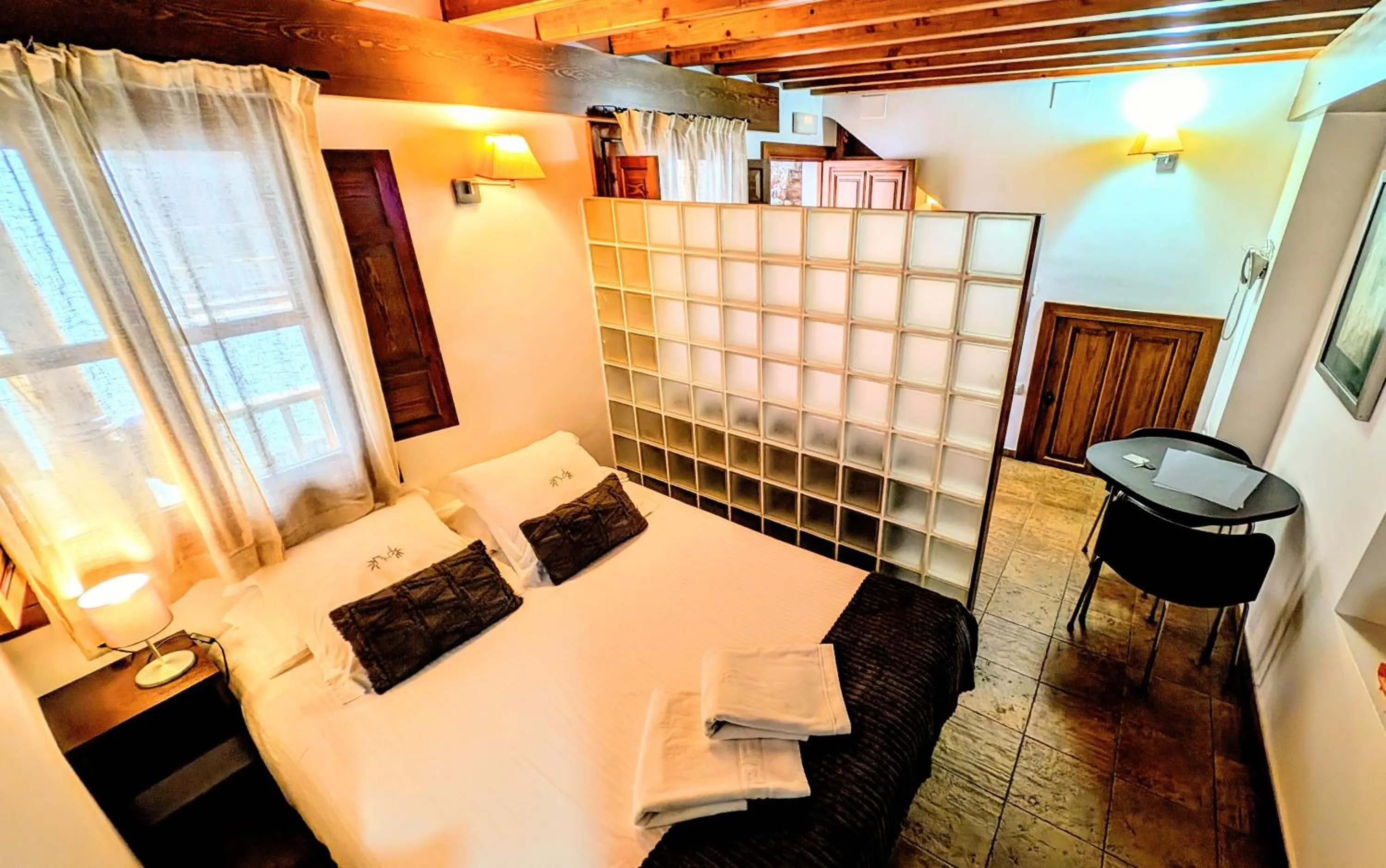 Bed in Apartamentos Alhambra