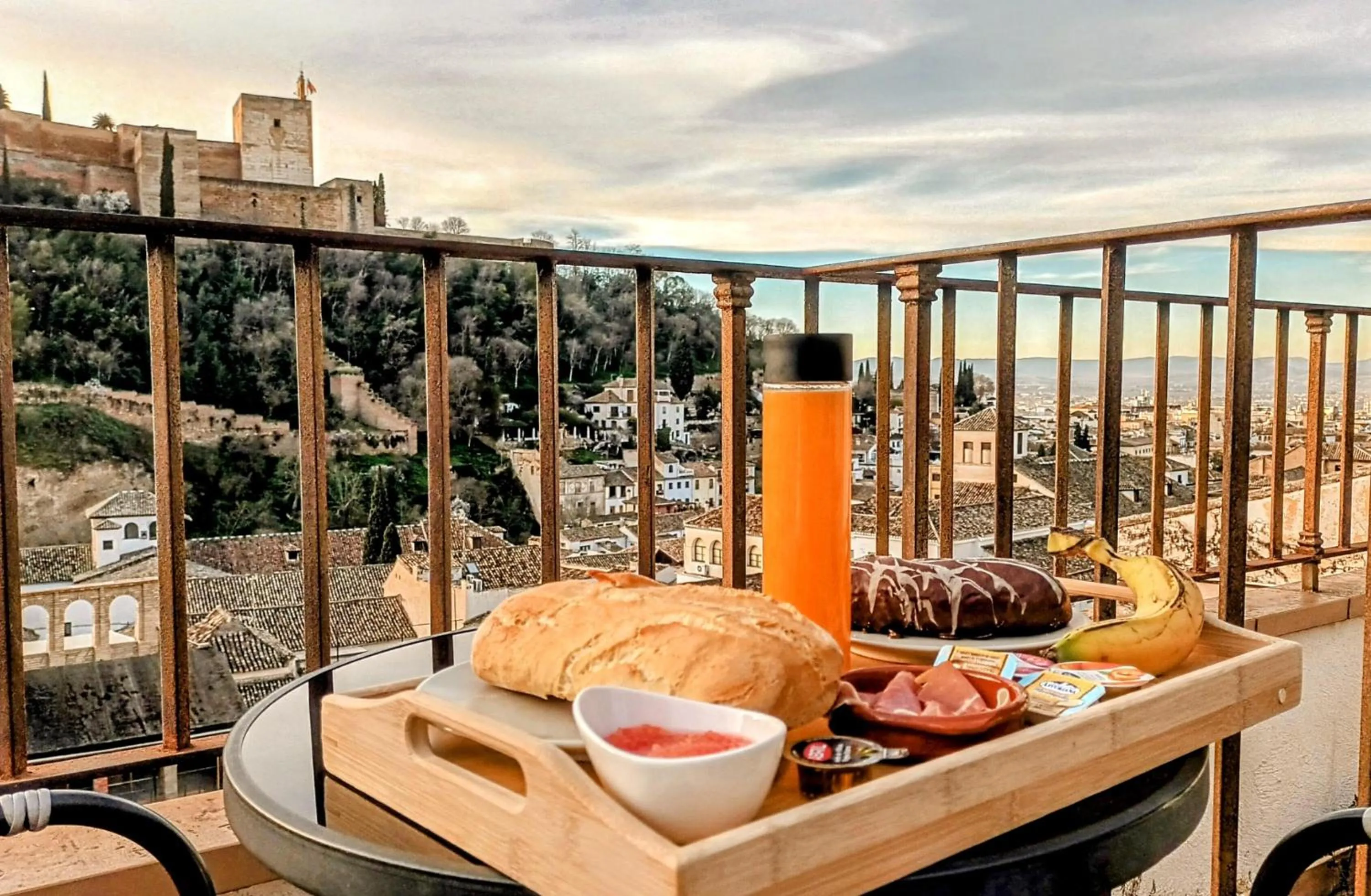 Breakfast in Apartamentos Alhambra