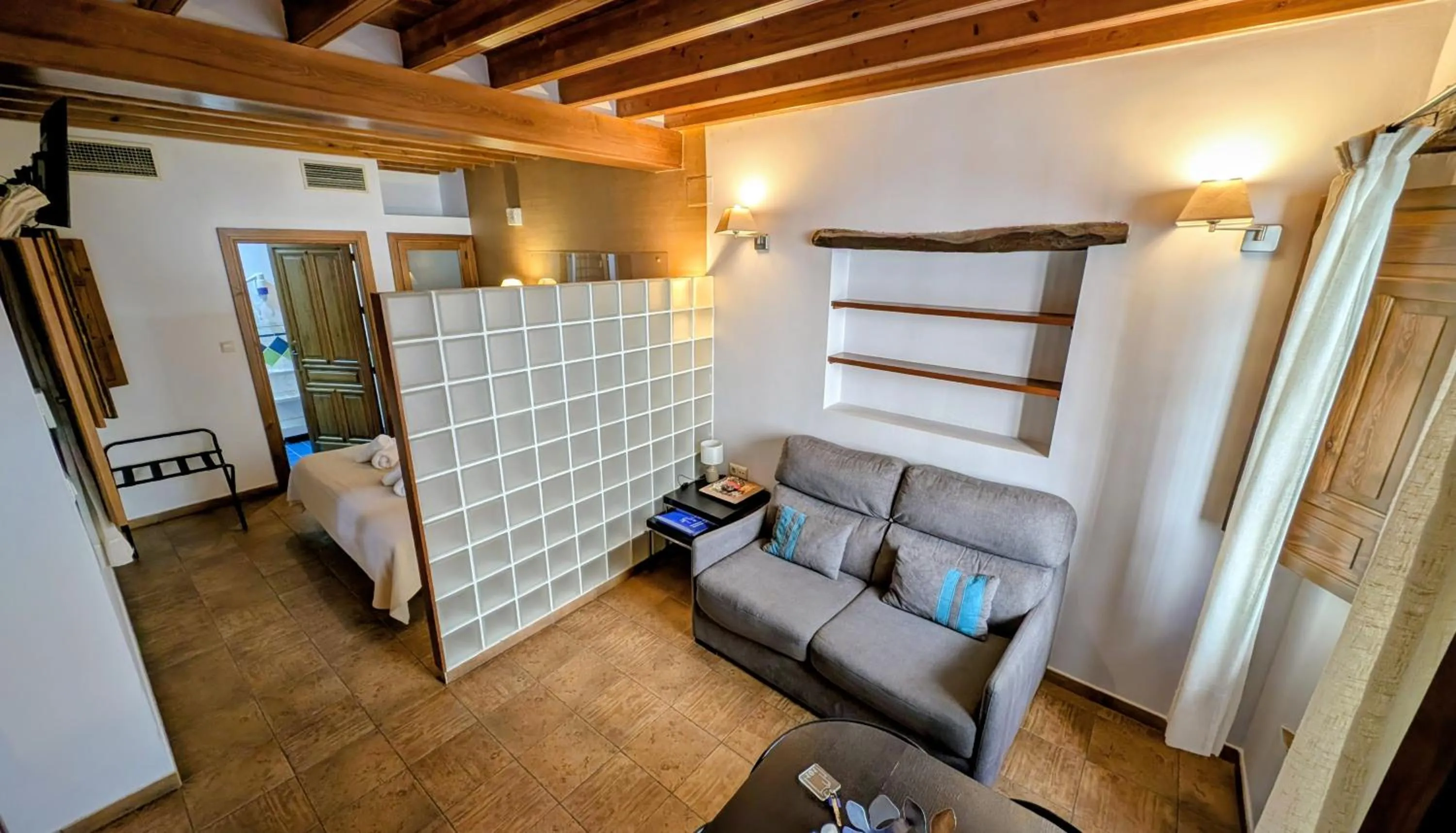 Photo of the whole room, Bed in Apartamentos Alhambra