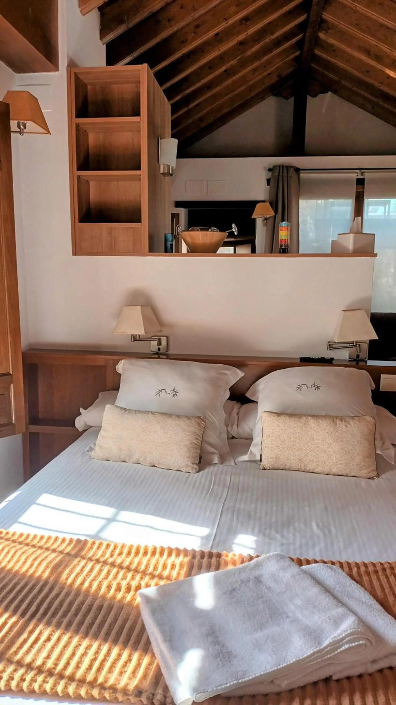 Bedroom, Bed in Apartamentos Alhambra