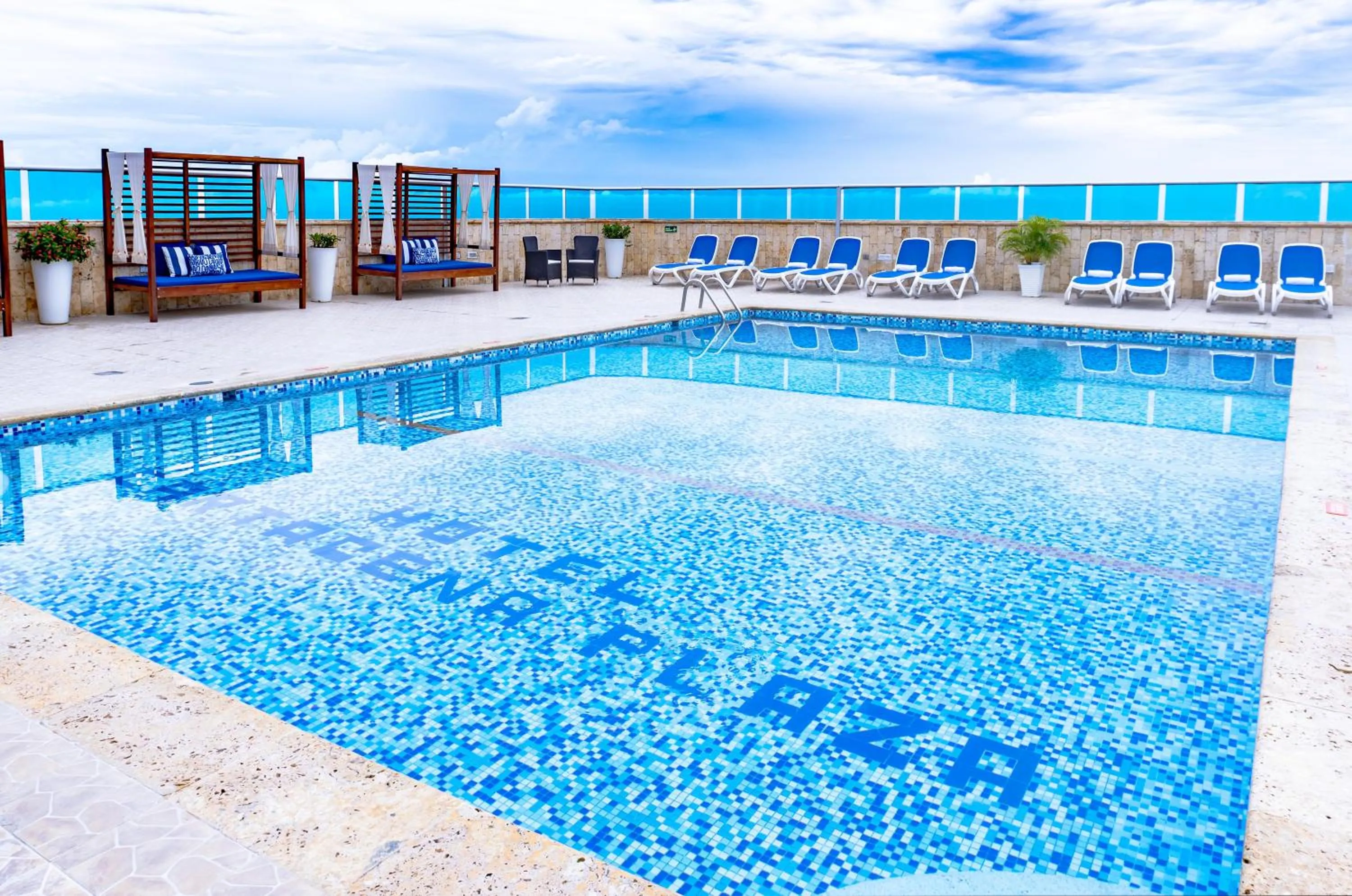 Swimming pool in Hotel Cartagena Plaza