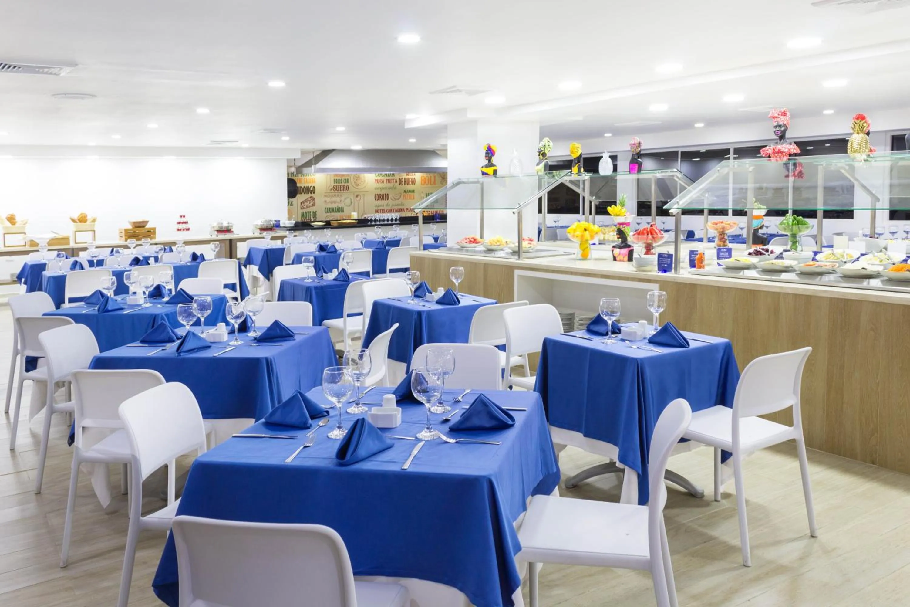 Restaurant/places to eat in Hotel Cartagena Plaza