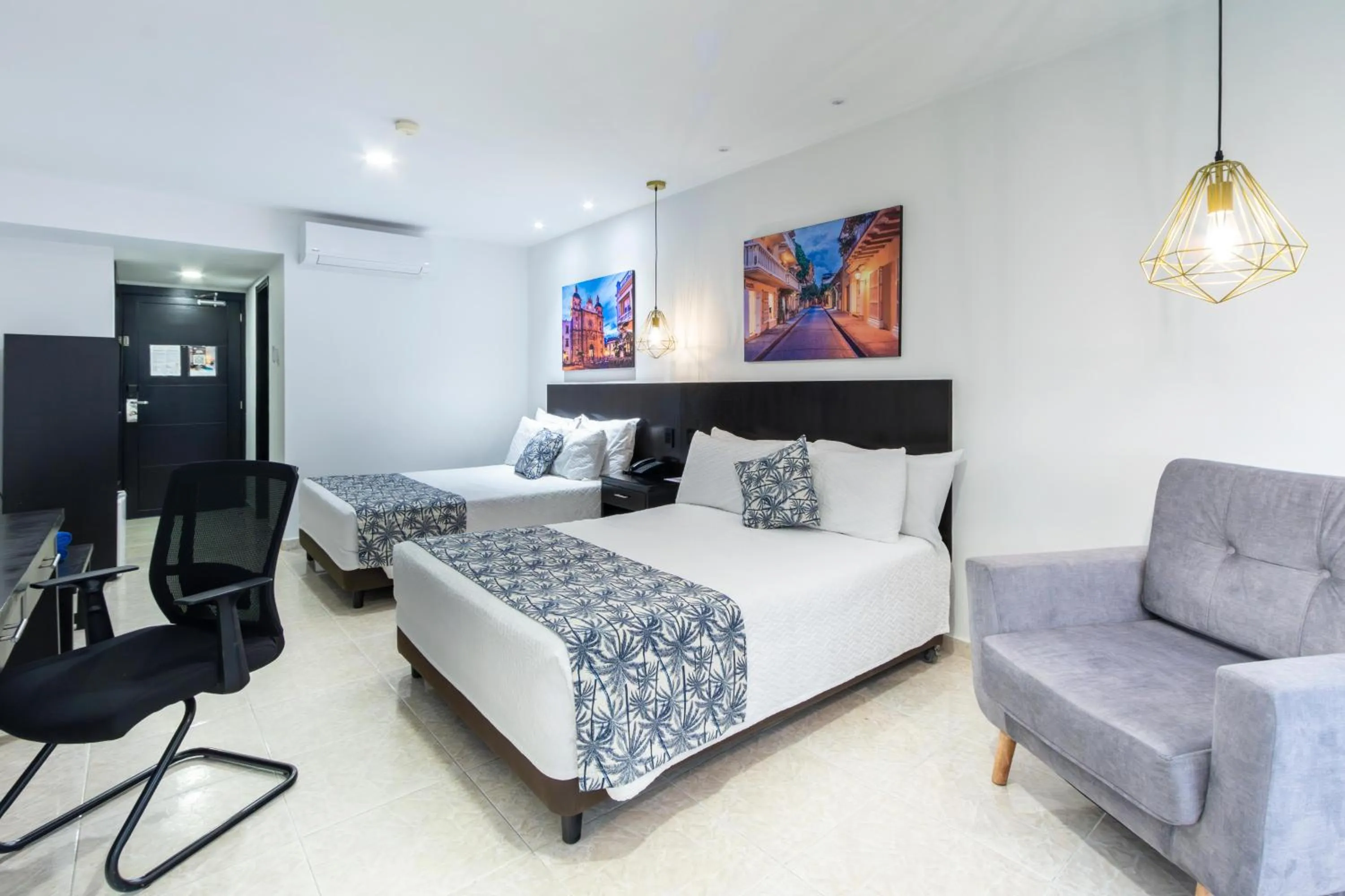 Photo of the whole room, Bed in Hotel Cartagena Plaza