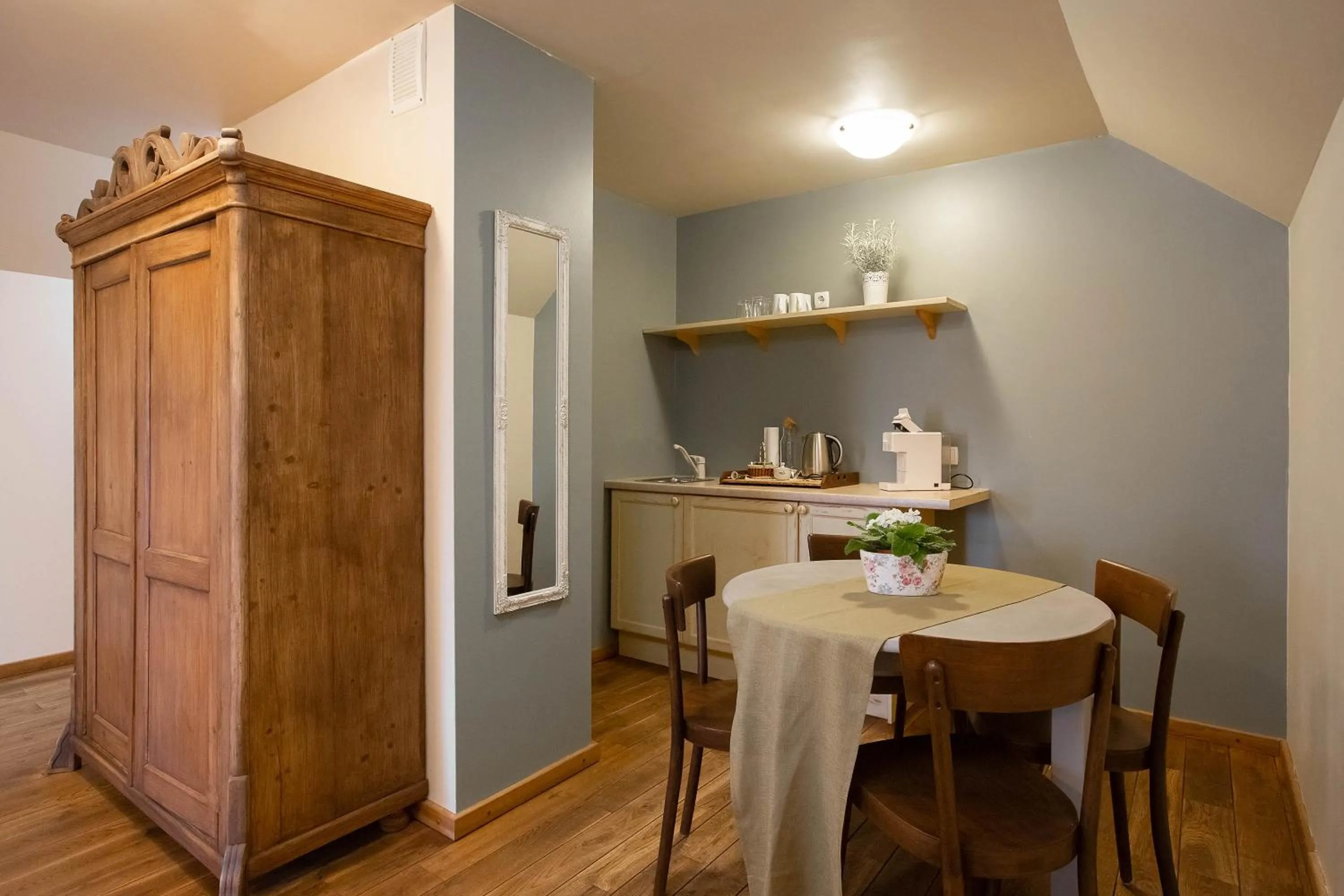 Kitchen or kitchenette in Karlamuiza Country Hotel