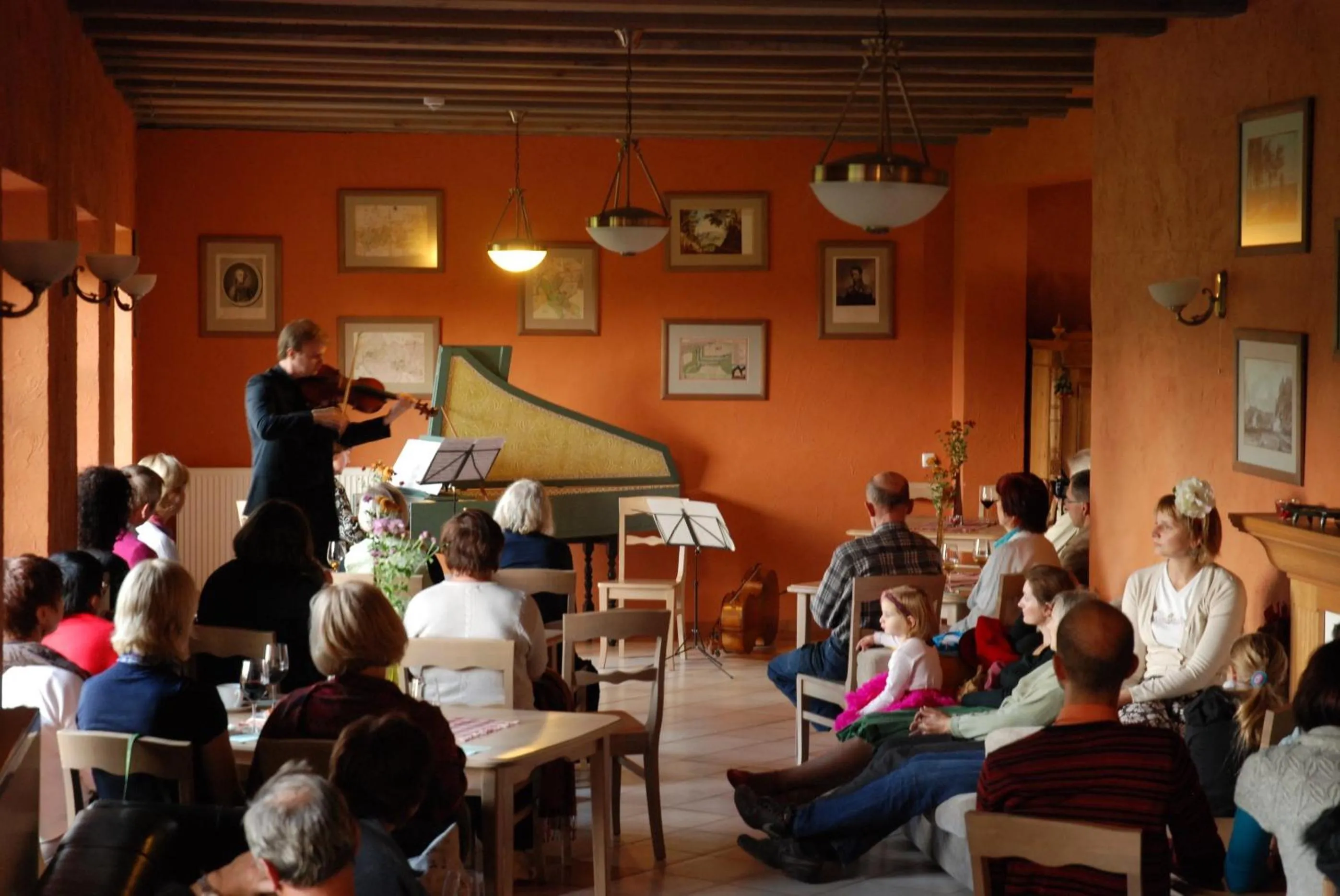 People in Karlamuiza Country Hotel