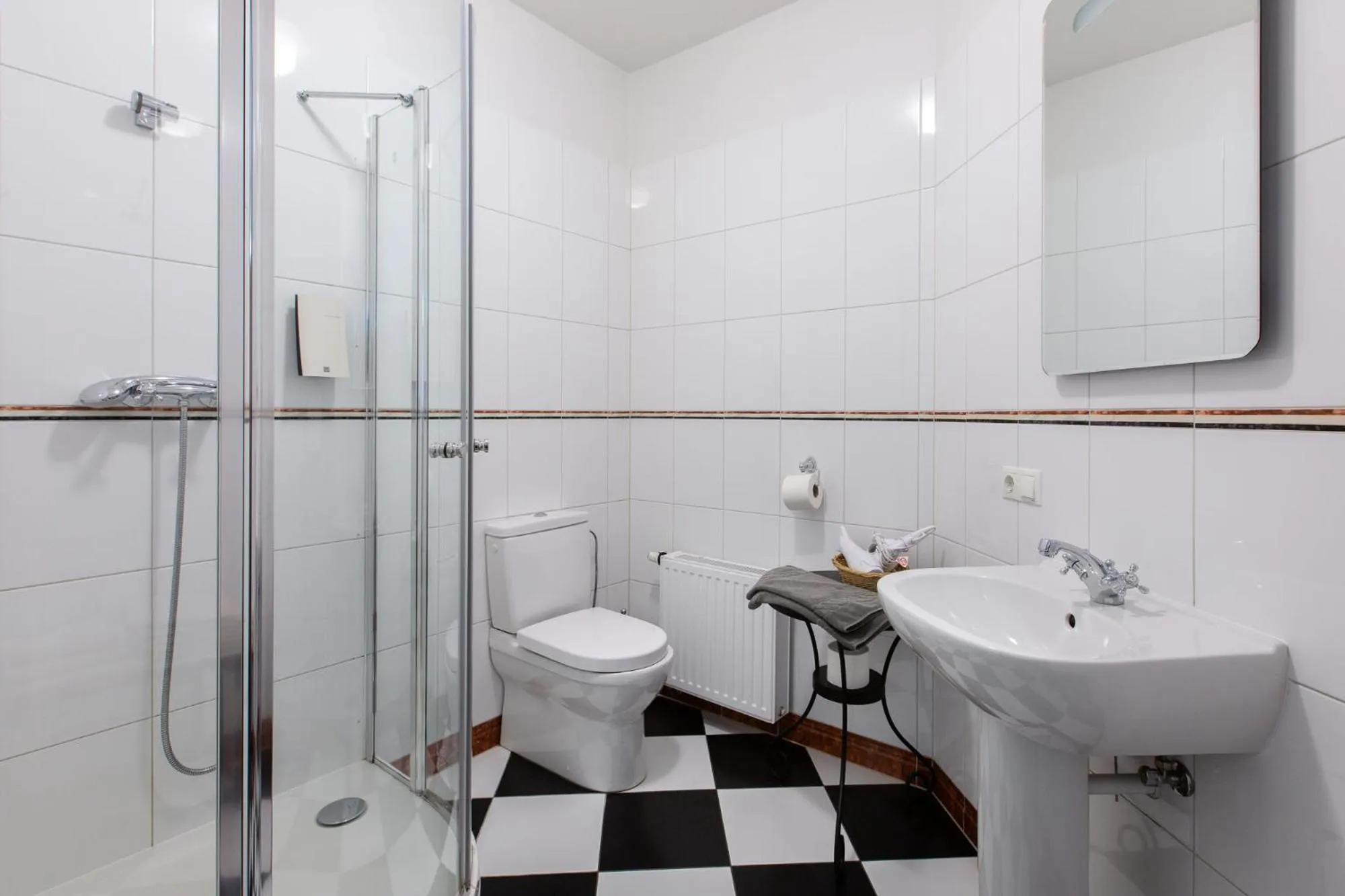 Shower in Karlamuiza Country Hotel