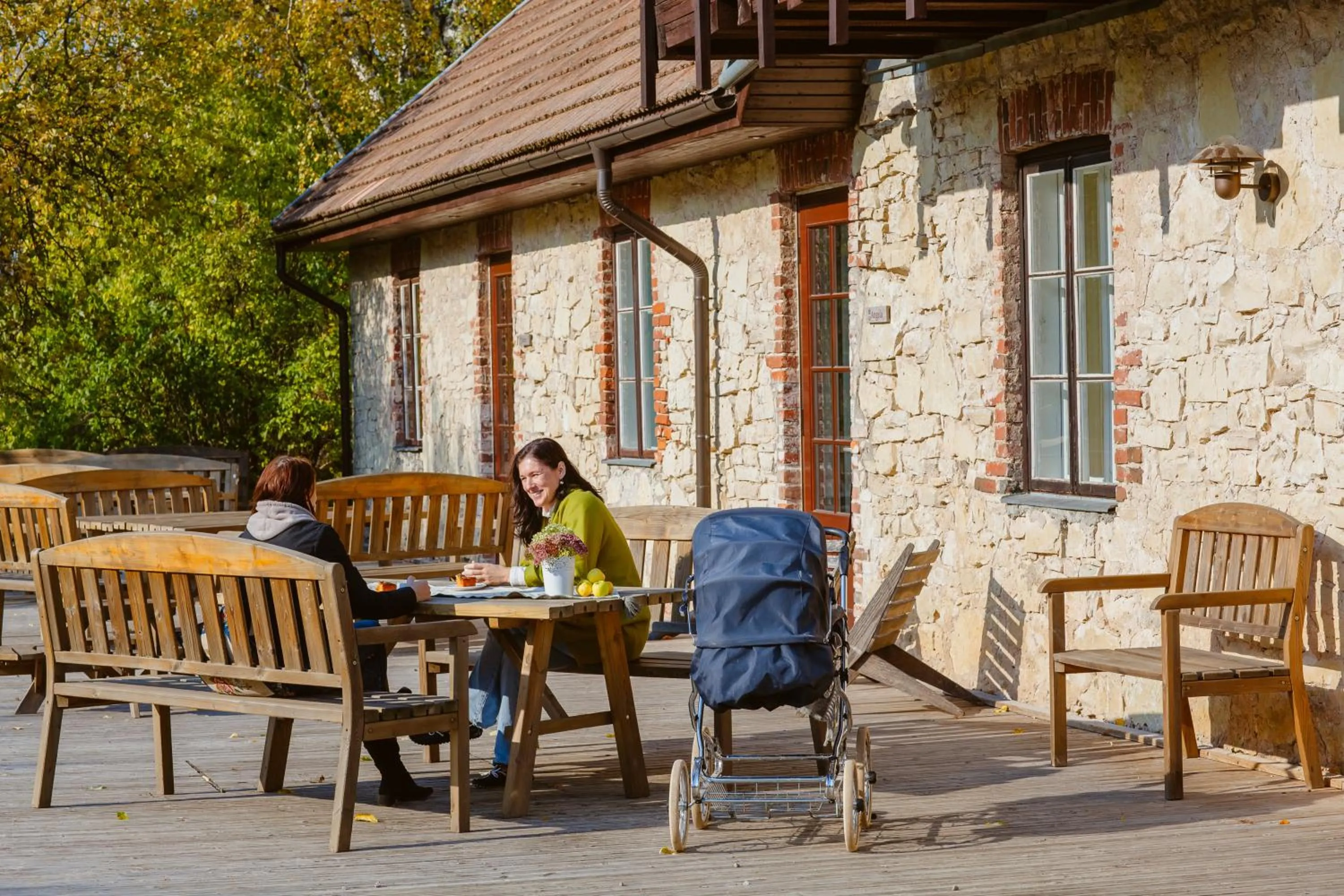 Patio in Karlamuiza Country Hotel
