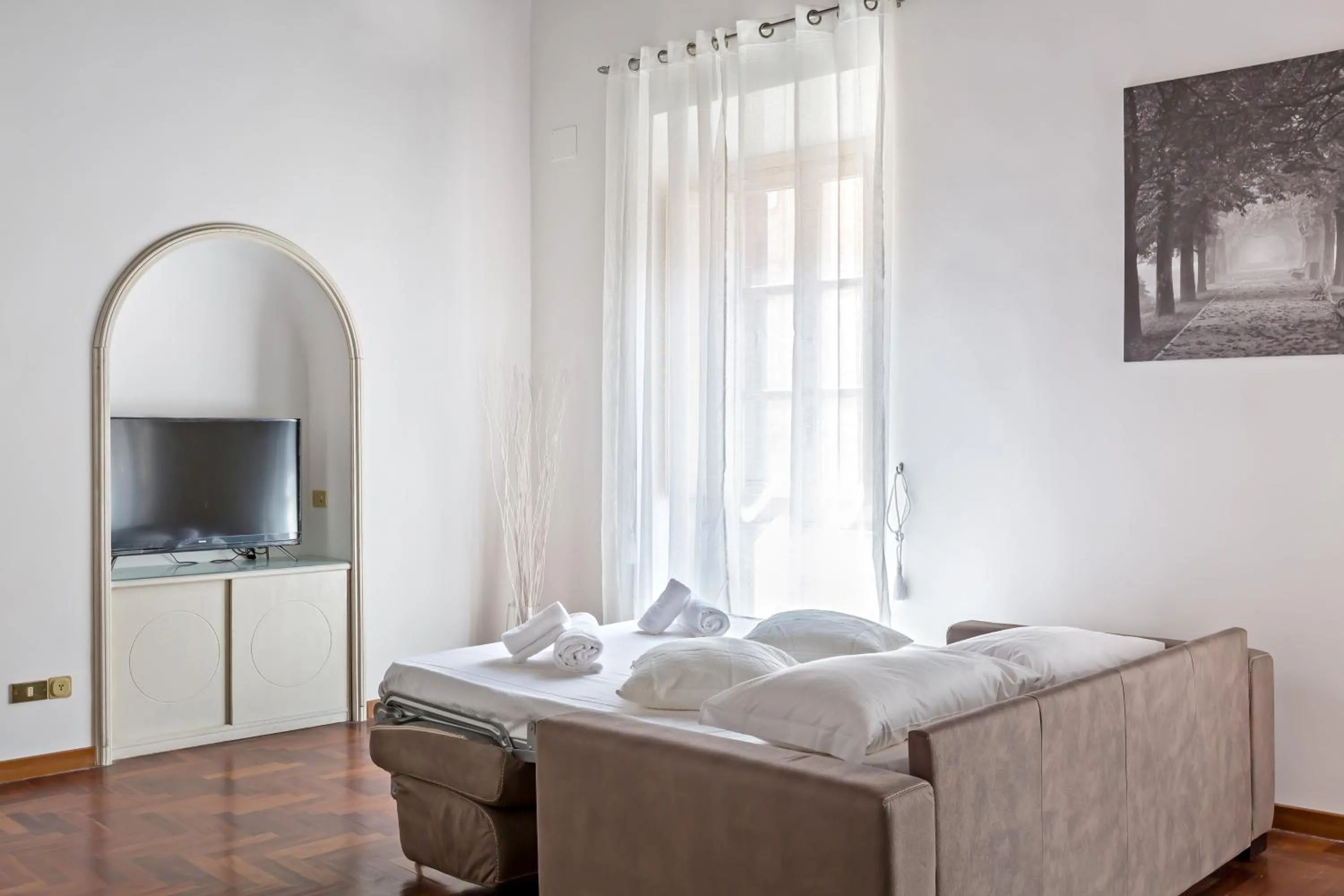 Living room, Bed in A World Aparts - 143 Sistina