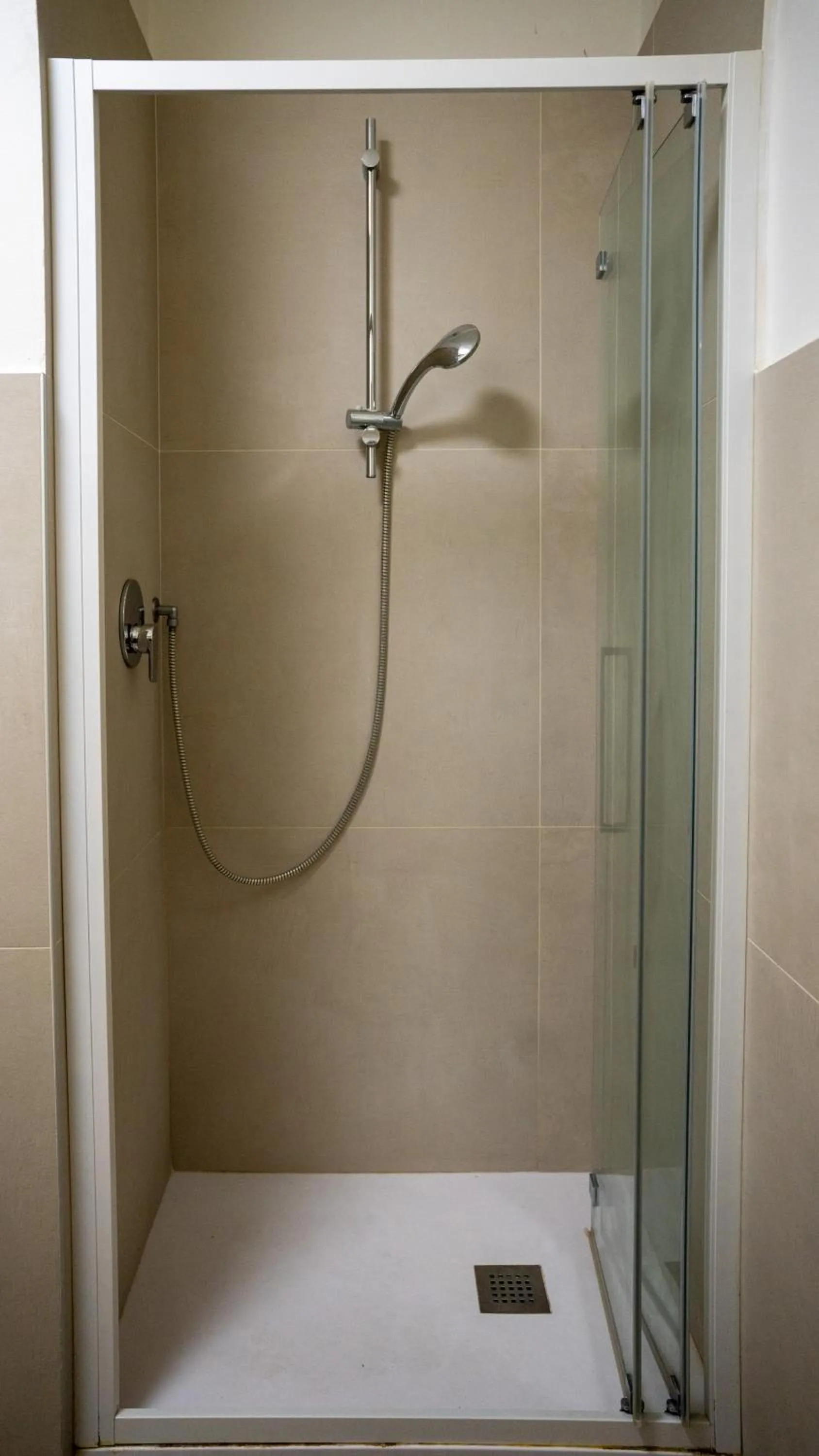 Shower in Conte Durini Apartments & Rooms