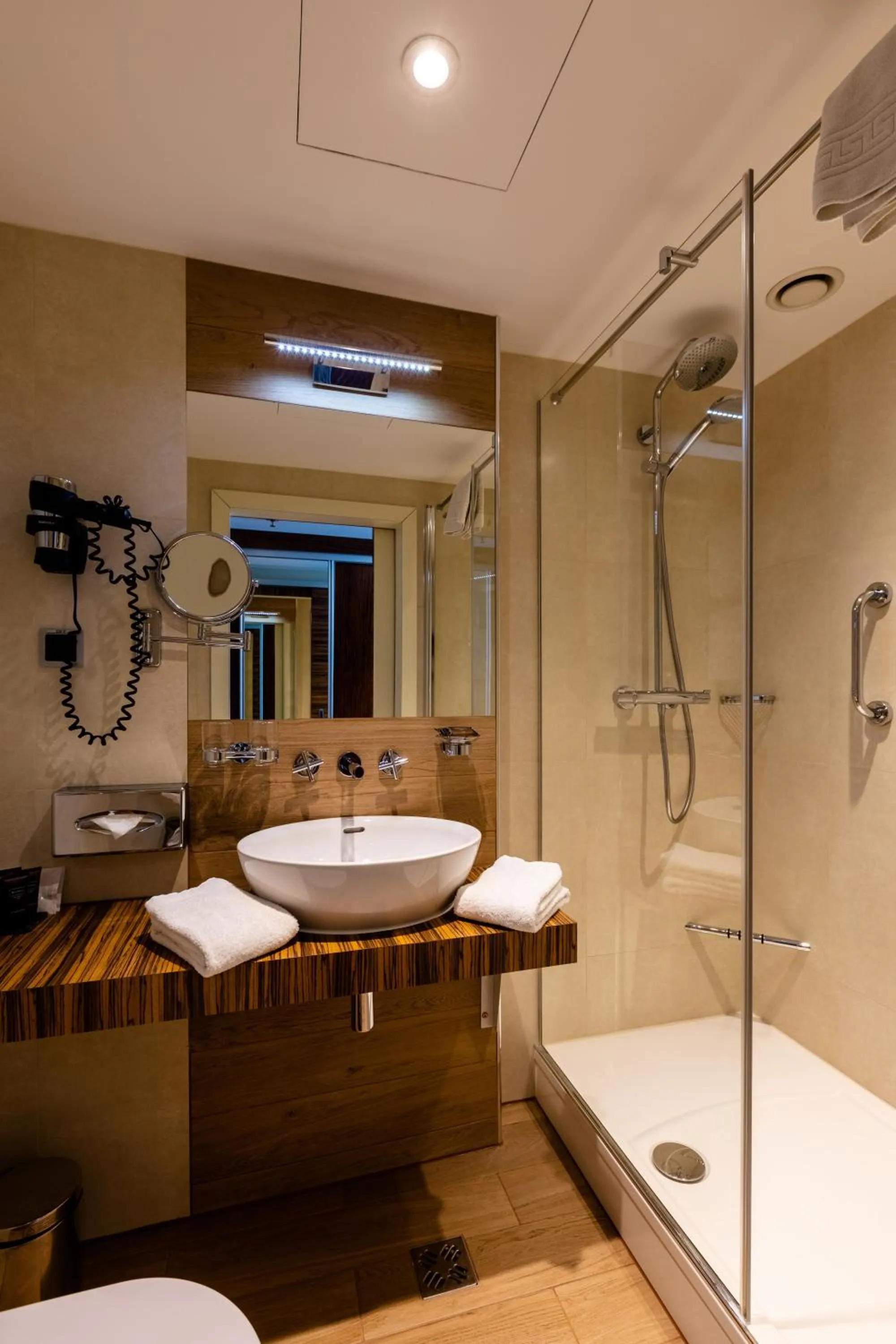 Bathroom in Avalon Hotel & Conferences