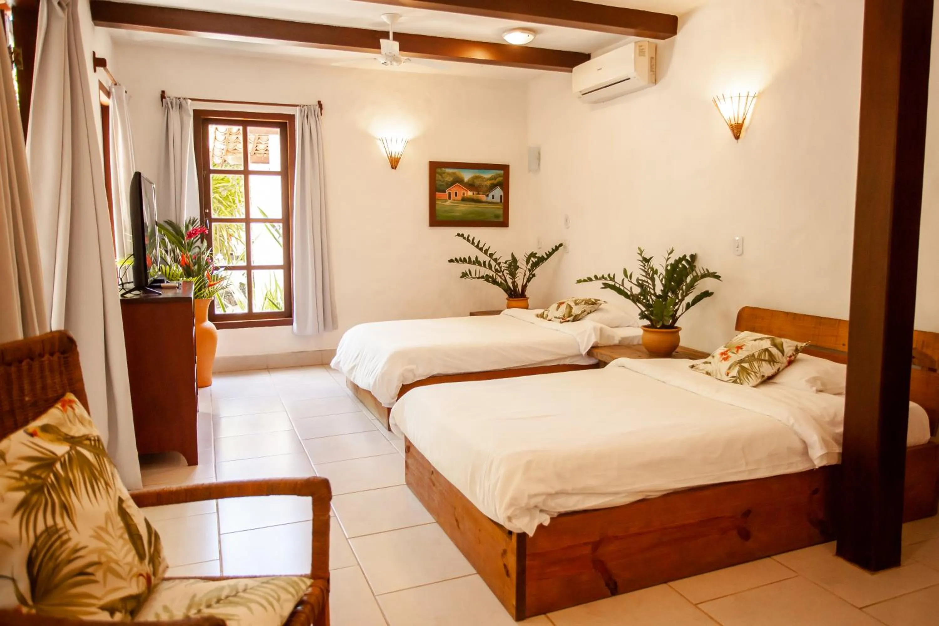 Communal lounge/ TV room, Bed in Pousada Mundo Verde