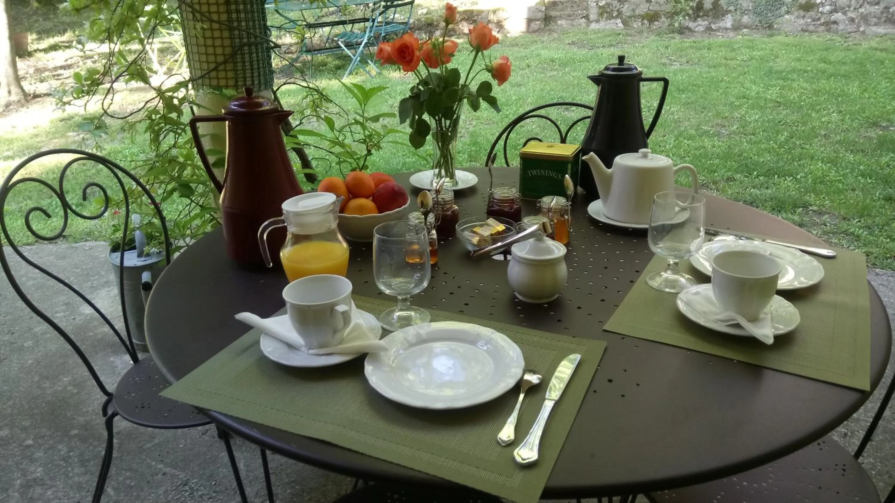 Garden in Domaine du Paraïs B&B