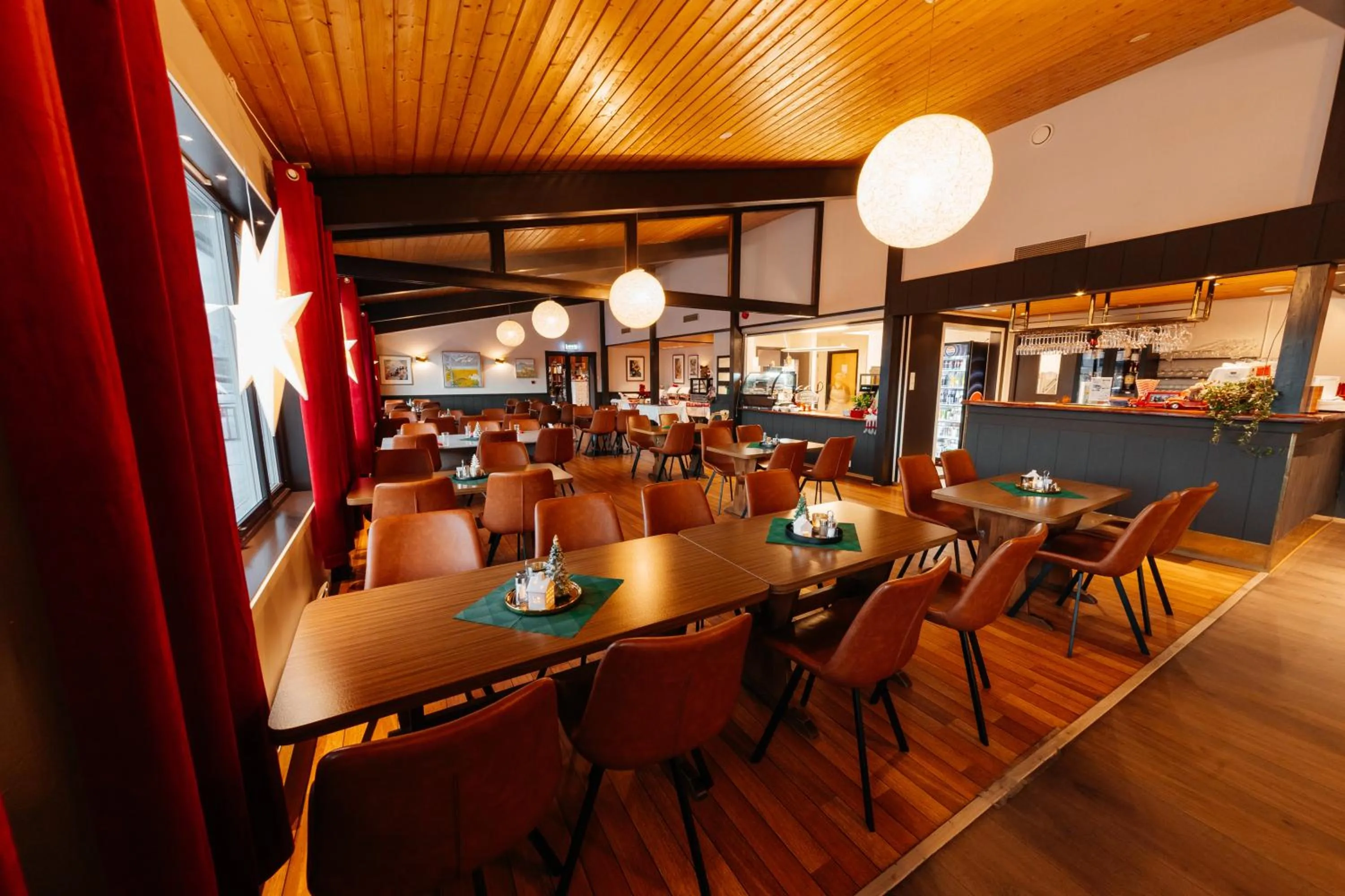 Restaurant/places to eat in Myre Kysthotell