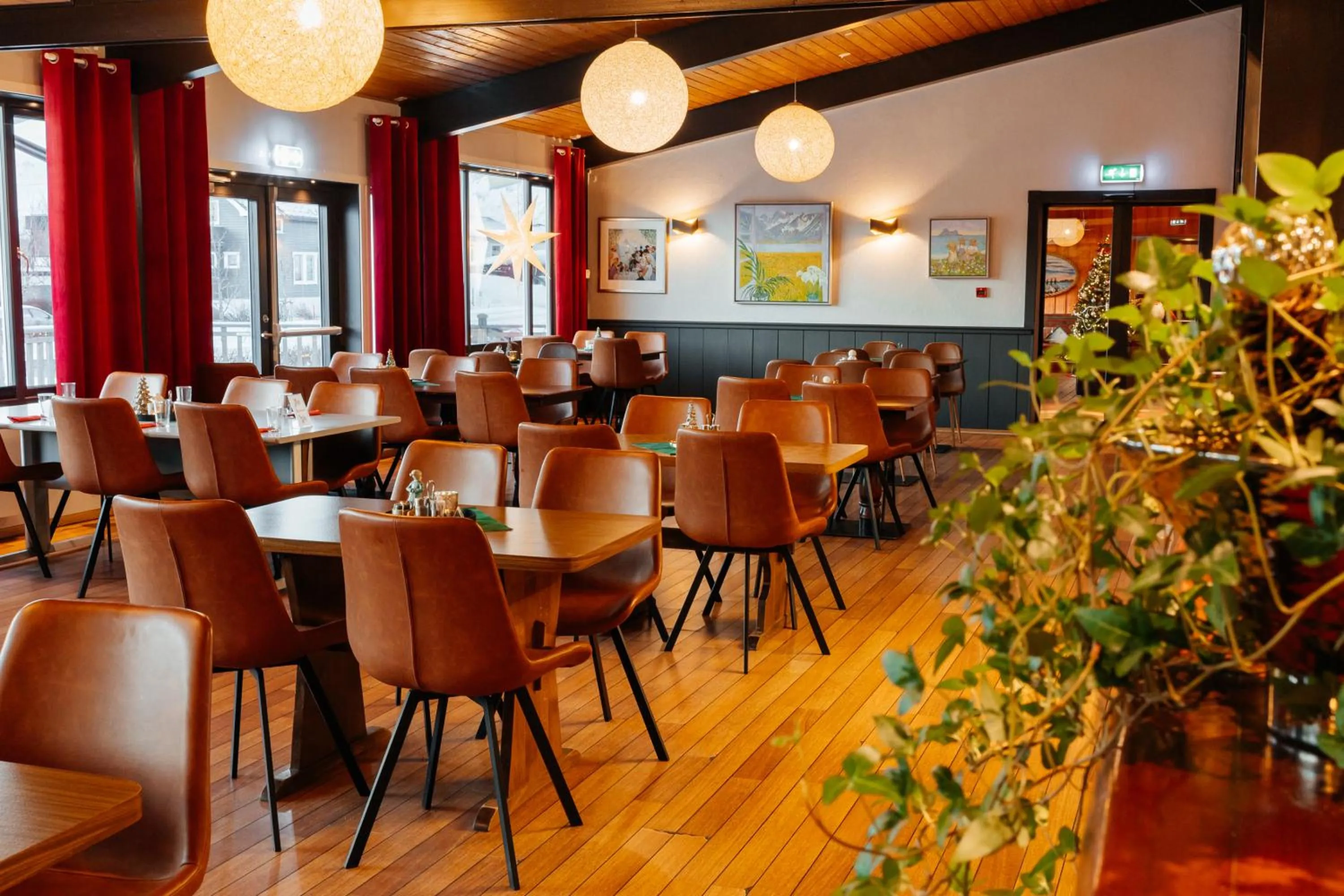 Restaurant/places to eat in Myre Kysthotell