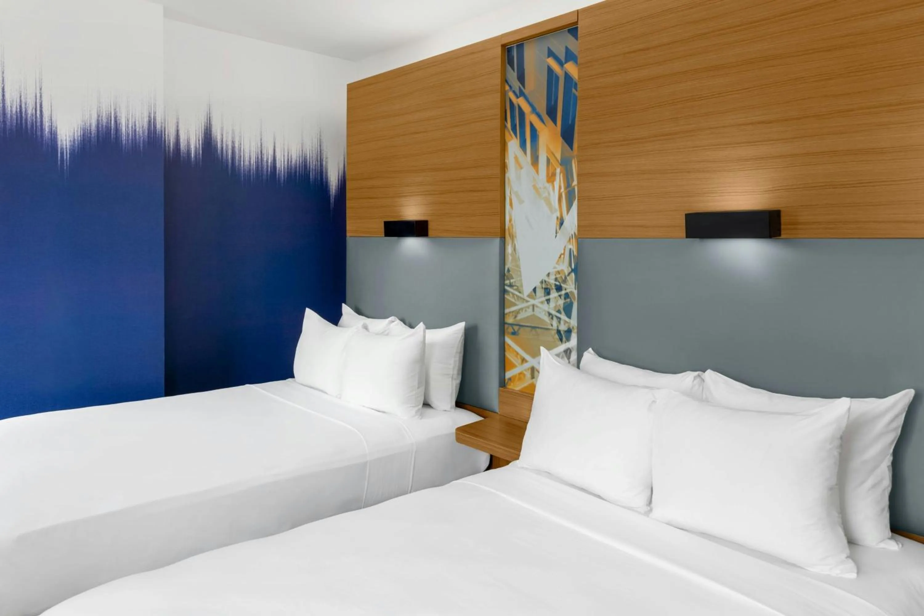 Photo of the whole room, Bed in Aloft New York Brooklyn