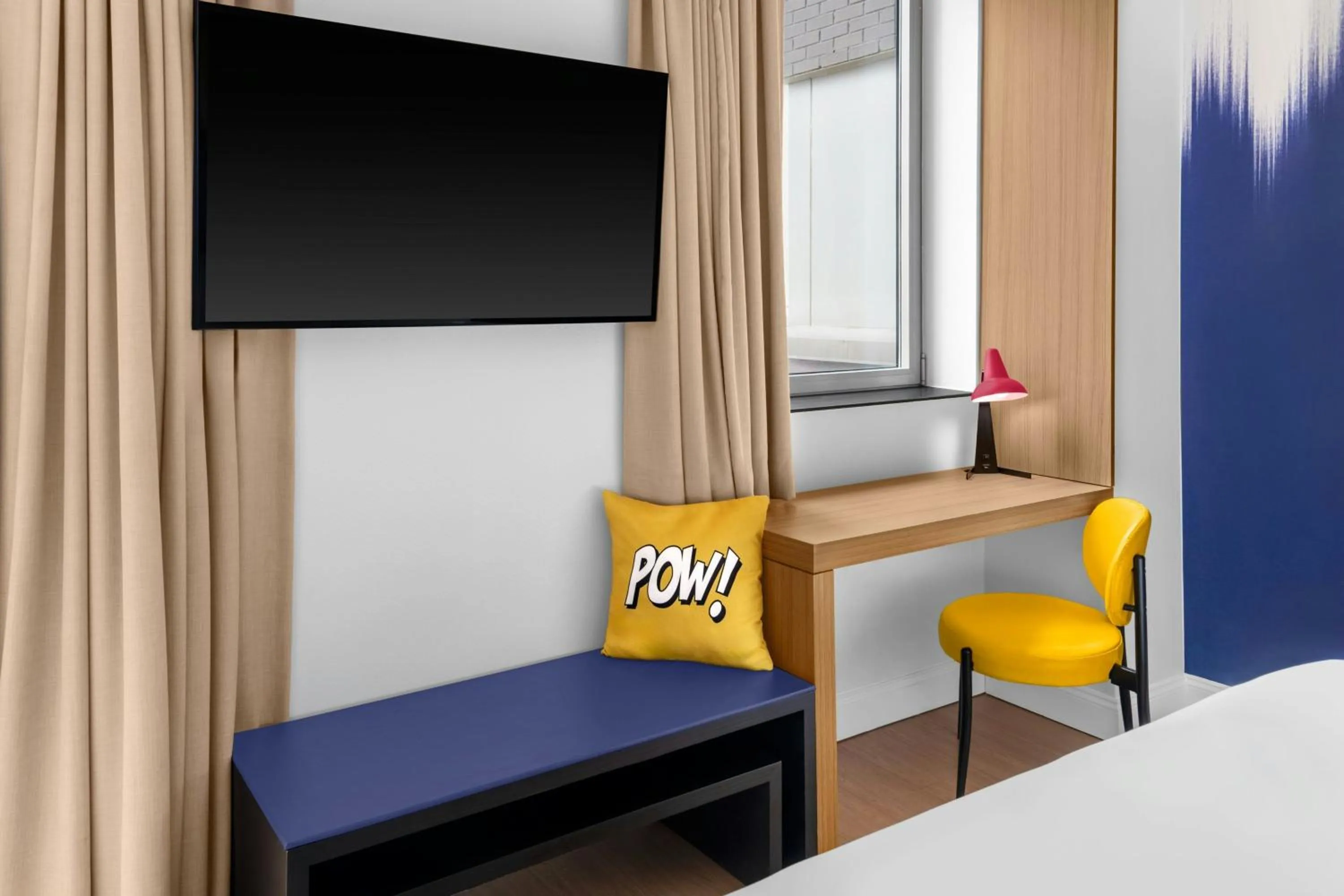 Photo of the whole room, Bed in Aloft New York Brooklyn