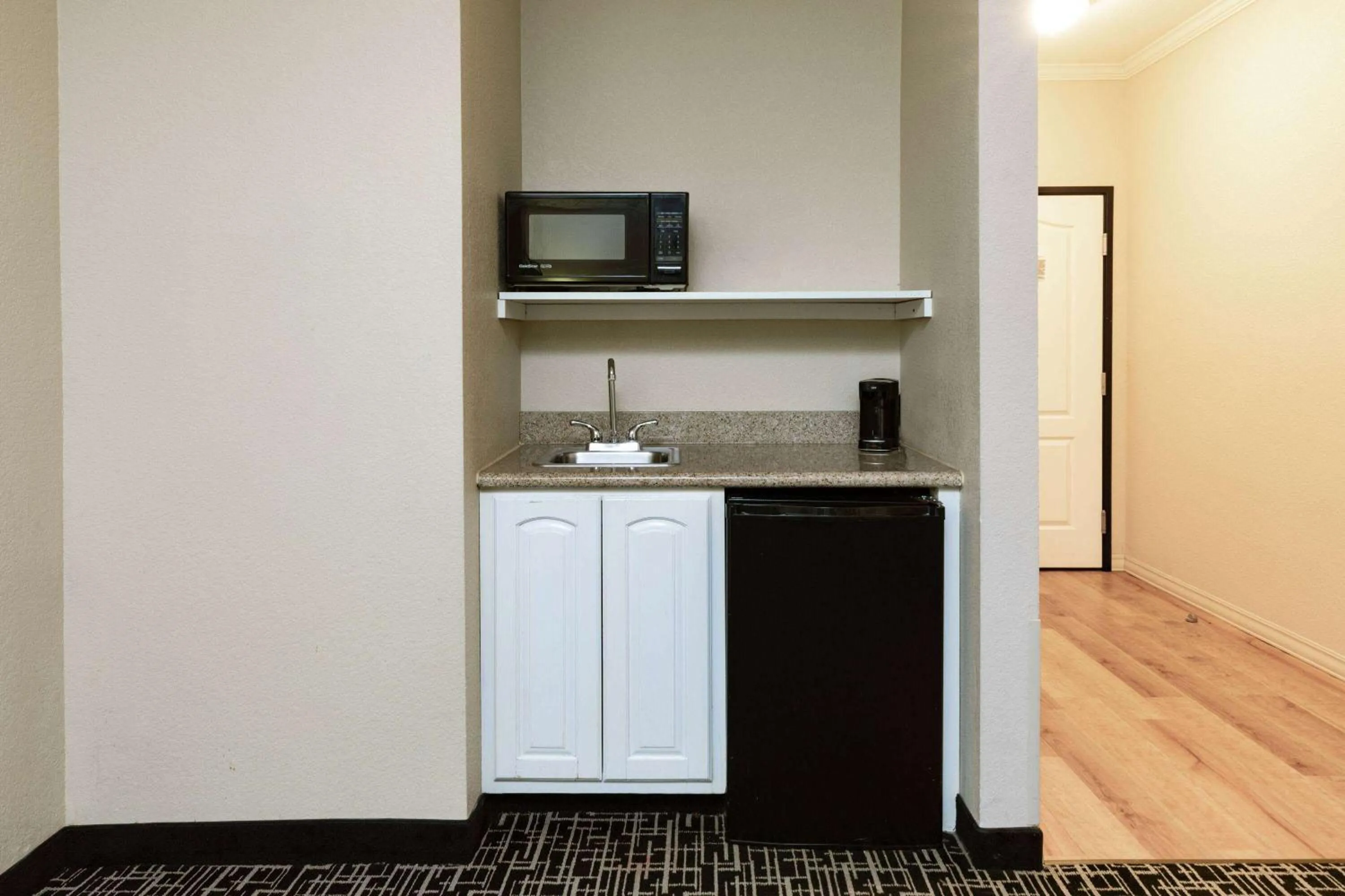 Photo of the whole room in La Quinta by Wyndham Garland Harbor Point