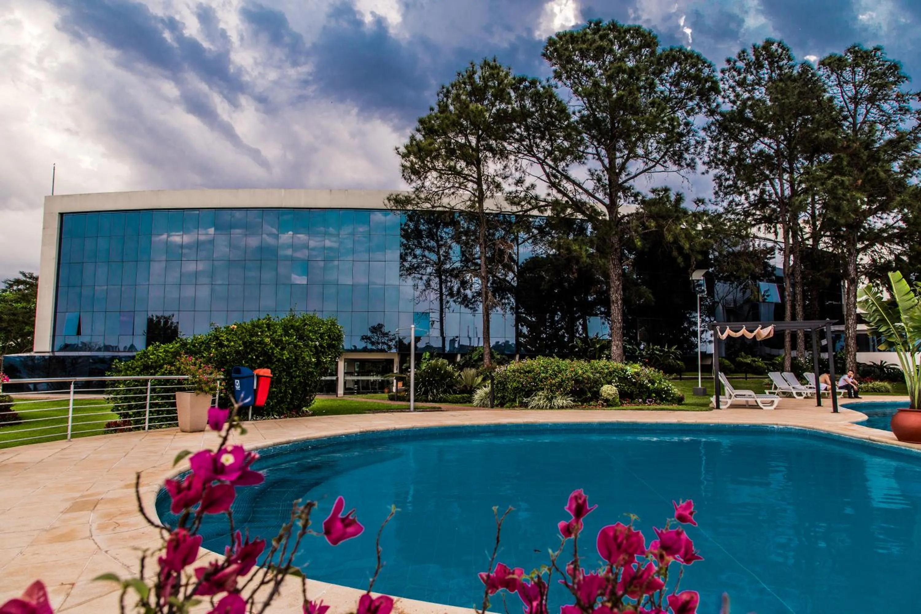 Swimming pool in Hotel Casino Acaray