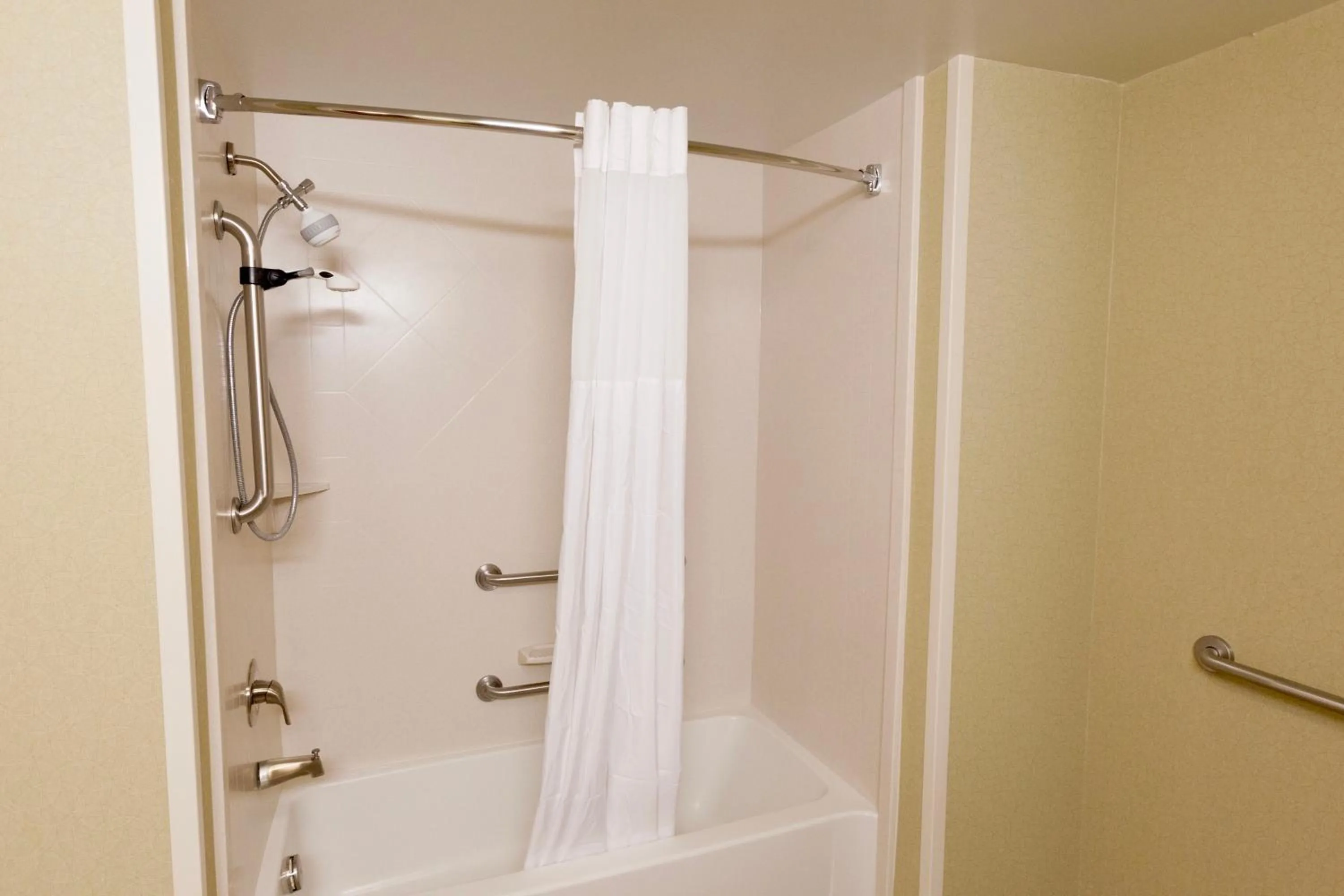 Bathroom in Hampton Inn & Suites Radcliff/Fort Knox