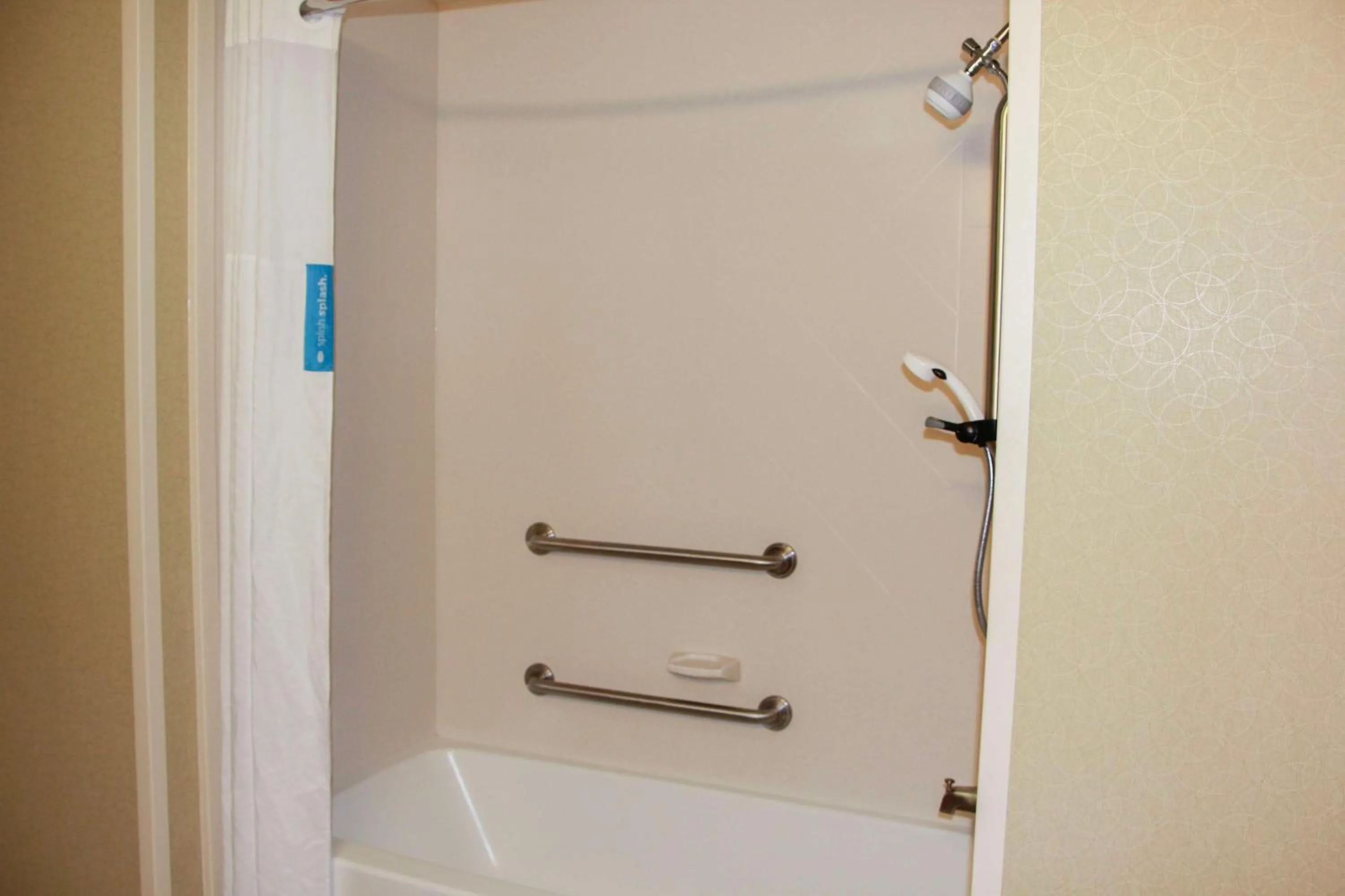 Bathroom in Hampton Inn & Suites Radcliff/Fort Knox