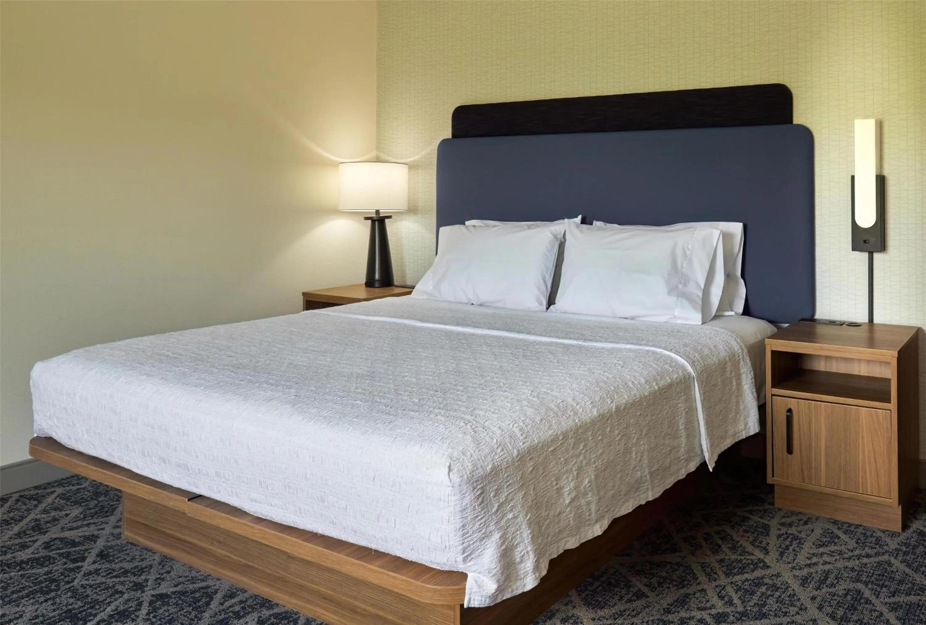 Bed in Hampton Inn & Suites Radcliff/Fort Knox