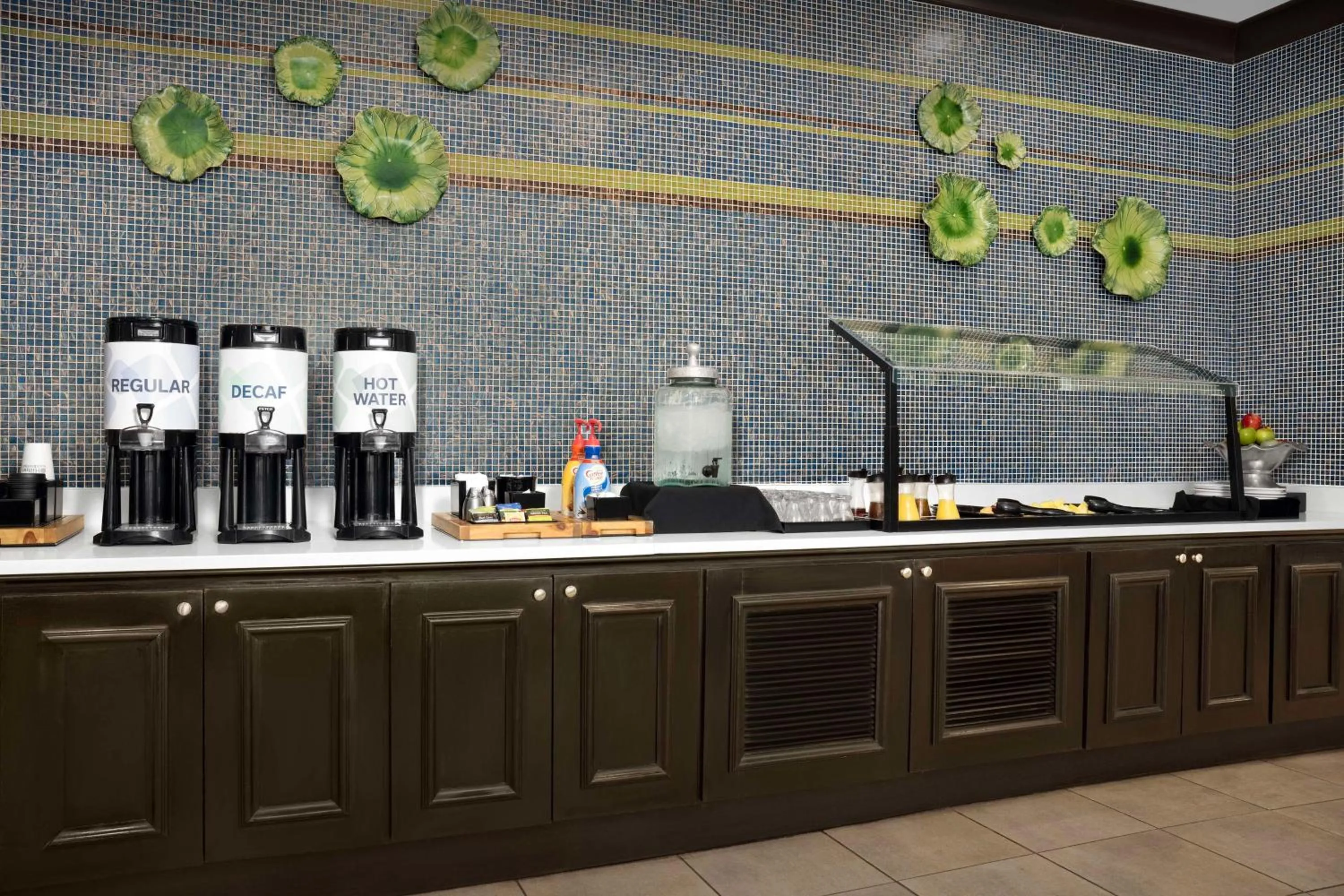 Coffee/tea facilities in Hilton Garden Inn Jacksonville Downtown Southbank