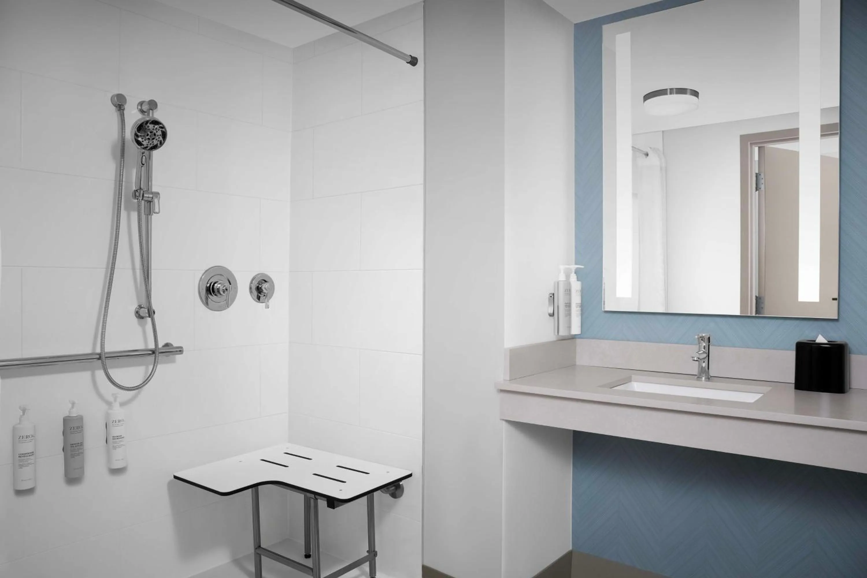 Shower in Hilton Garden Inn Jacksonville Downtown Southbank