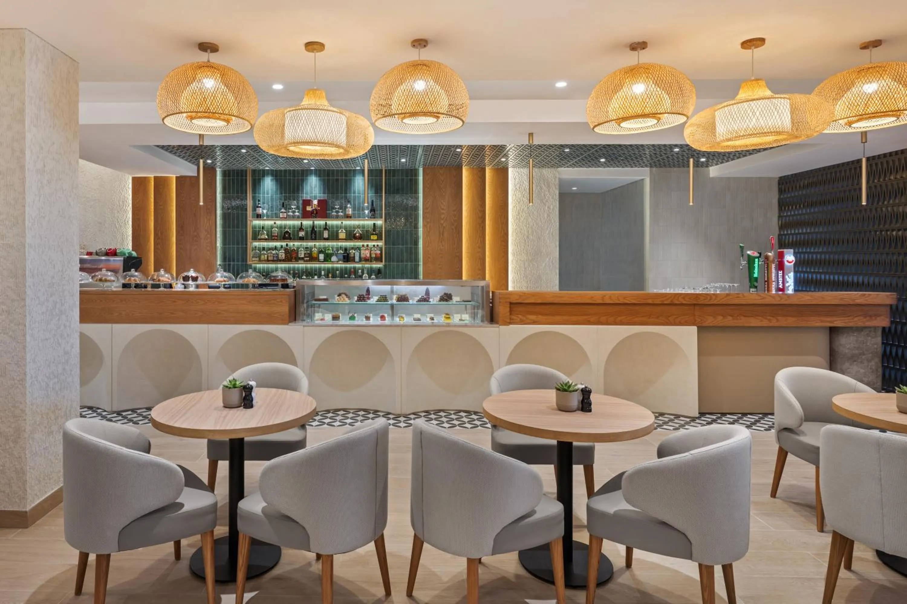 Restaurant/places to eat in Oaks Ibn Battuta Gate Dubai