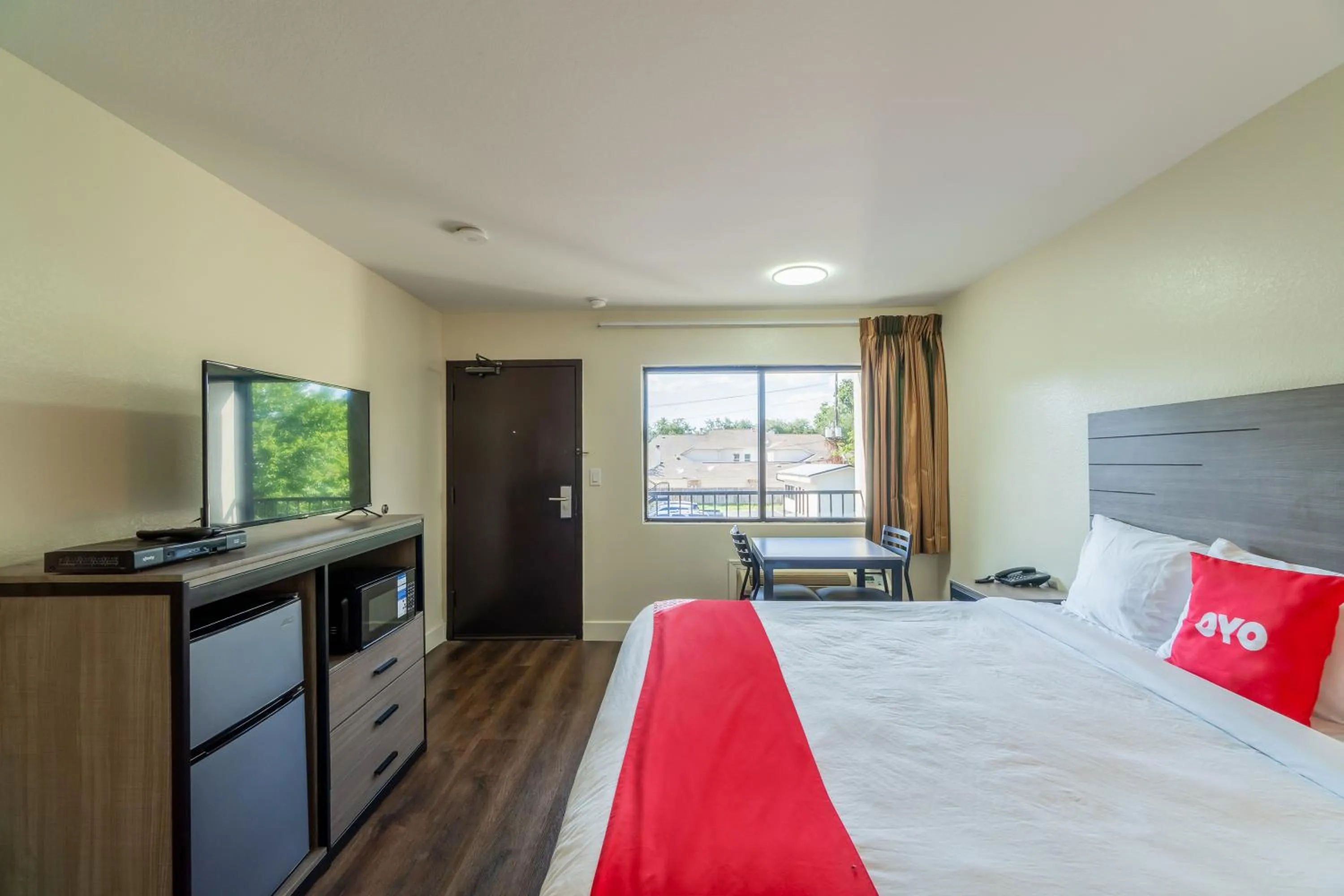 Bedroom, Bed in OYO Hotel Houston N Fm-1960 Champions TX