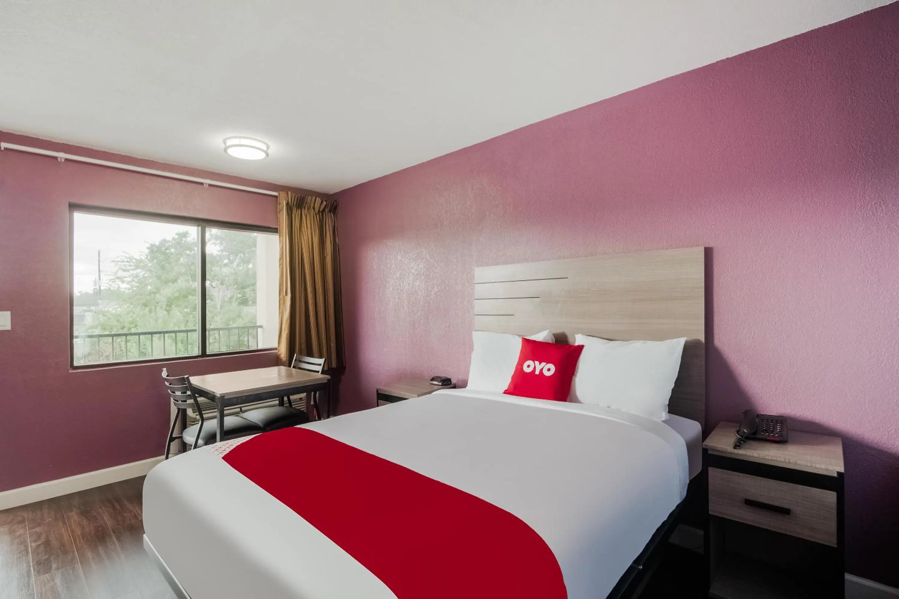 Queen Bed Smoking in OYO Hotel Houston N Fm-1960 Champions TX