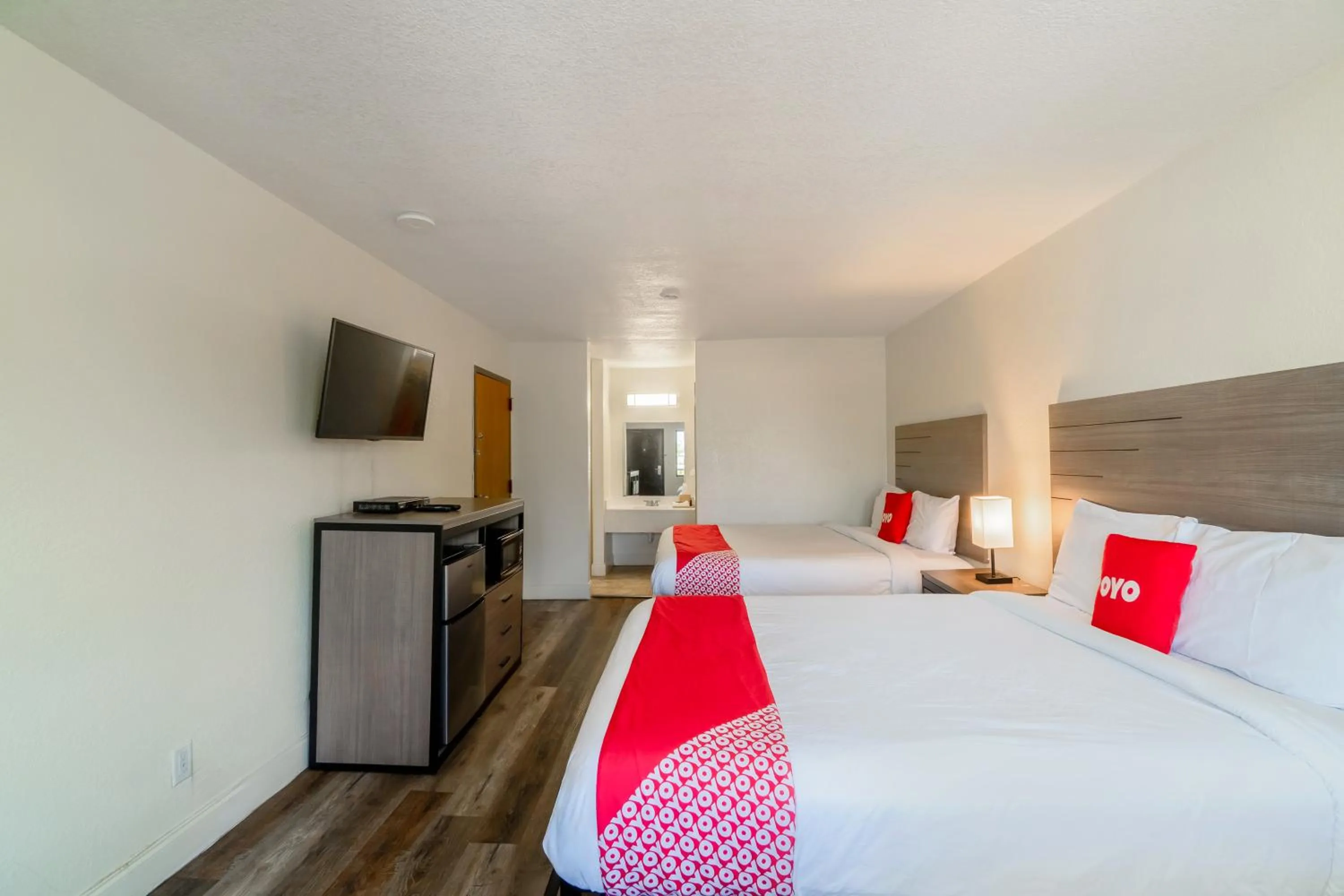 Bedroom, Bed in OYO Hotel Houston N Fm-1960 Champions TX