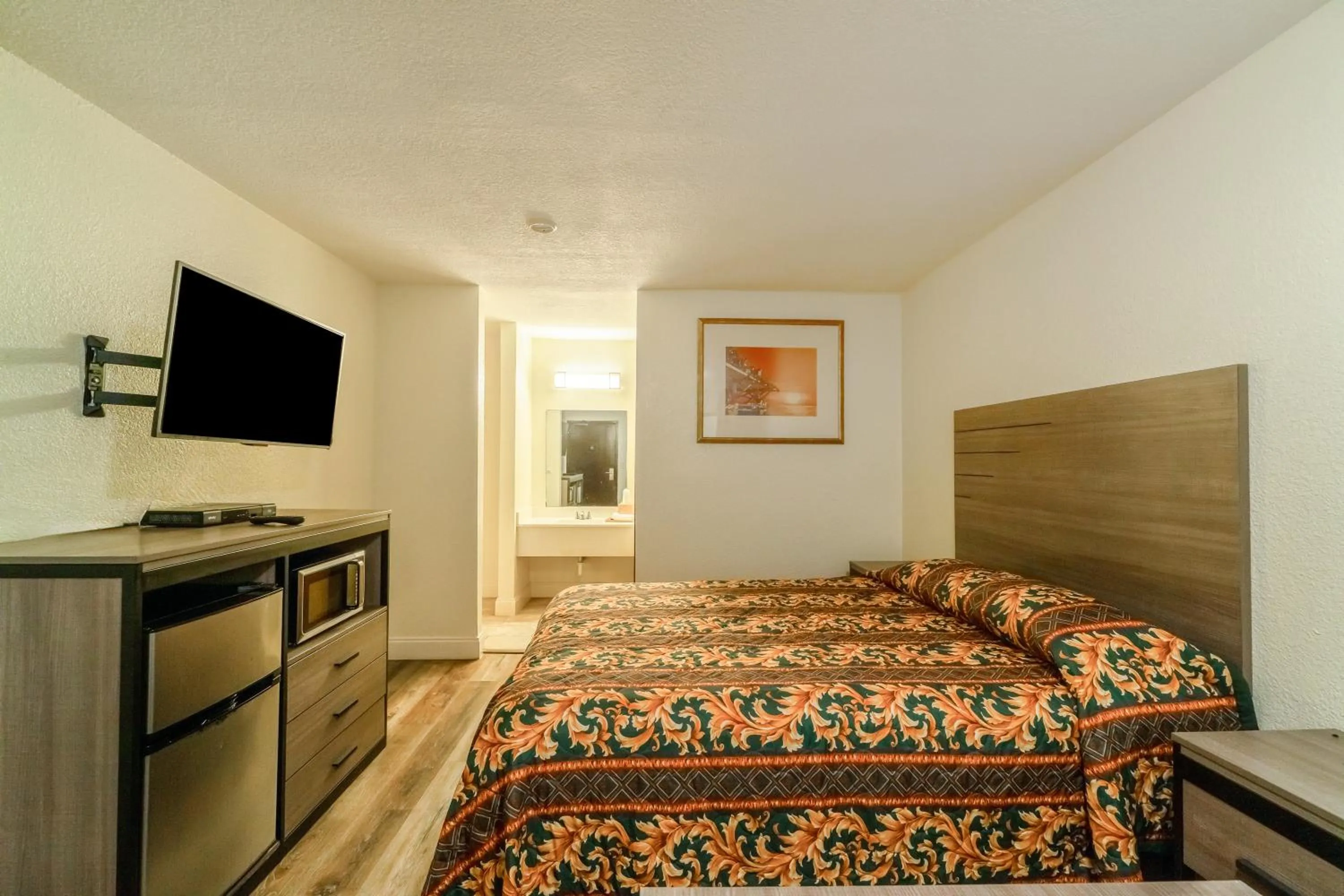 Bedroom, Bed in OYO Hotel Houston N Fm-1960 Champions TX