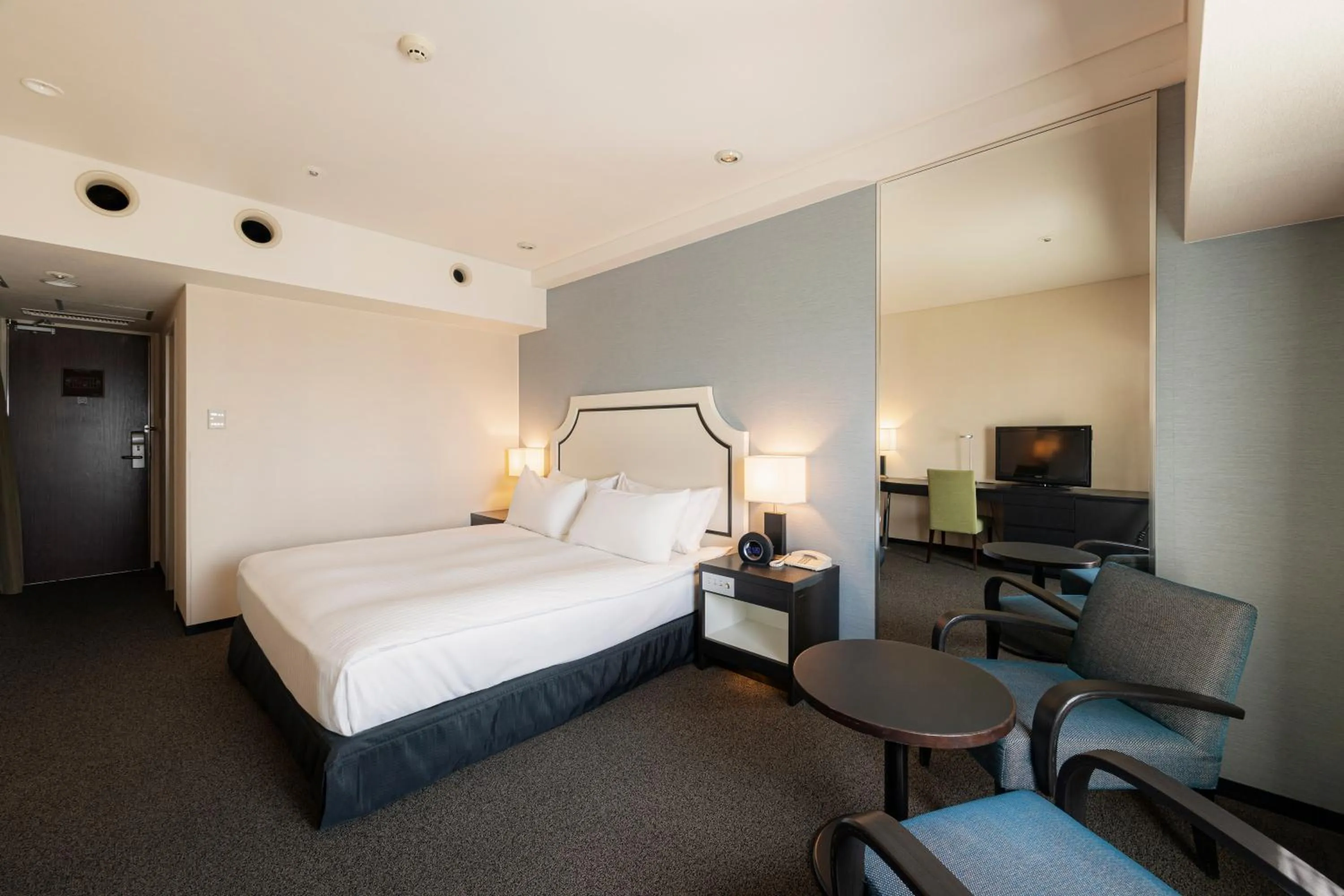 Photo of the whole room, Bed in ANA Crowne Plaza Kumamoto New Sky by IHG
