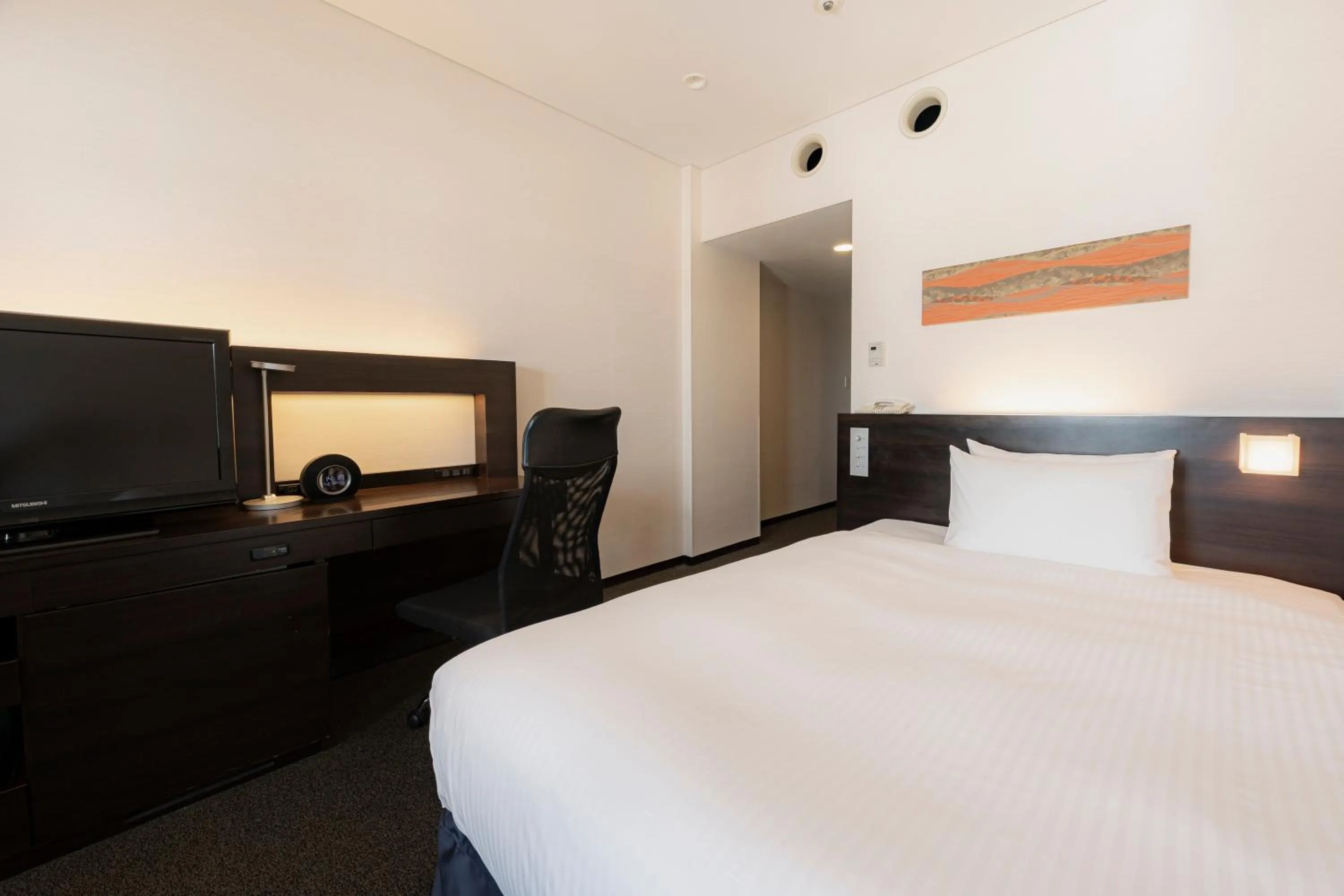 Photo of the whole room, Bed in ANA Crowne Plaza Kumamoto New Sky by IHG
