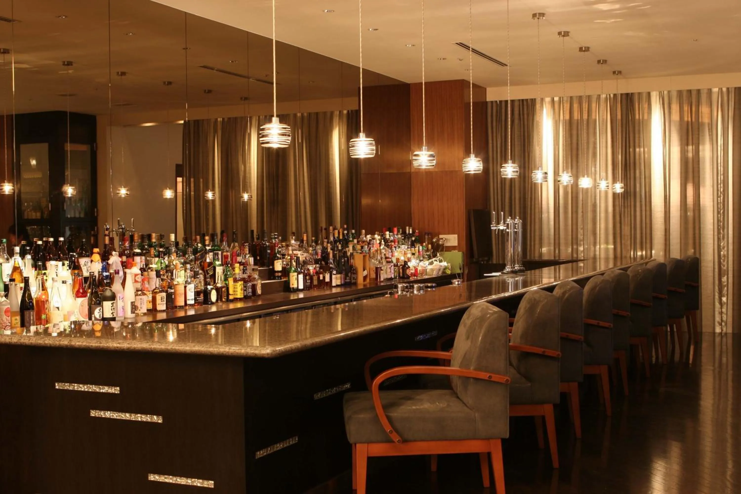 Lounge or bar in ANA Crowne Plaza Kumamoto New Sky by IHG
