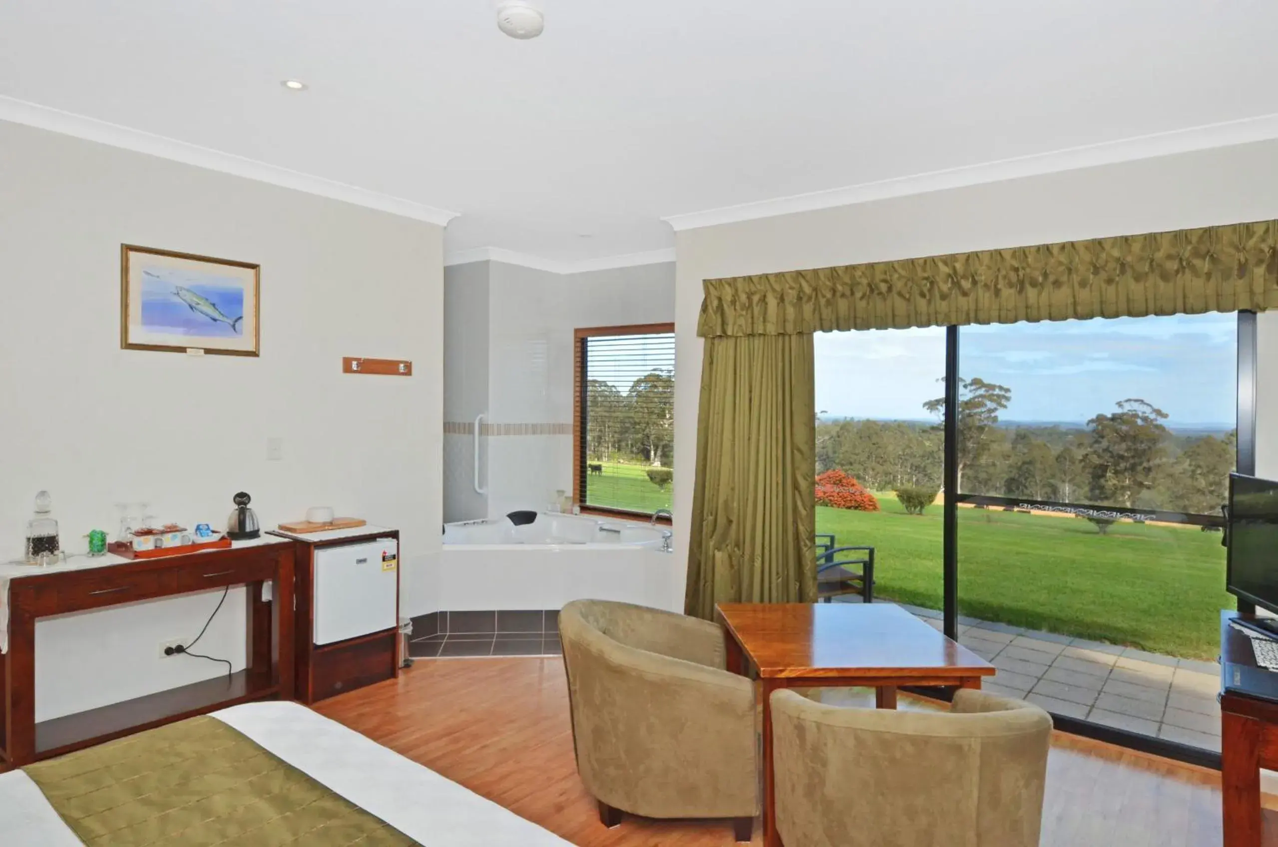 King Suite with Spa Bath in Sensational Heights Bed & Breakfast King Suite with Spa Bath in Sensational Heights Bed & Breakfast